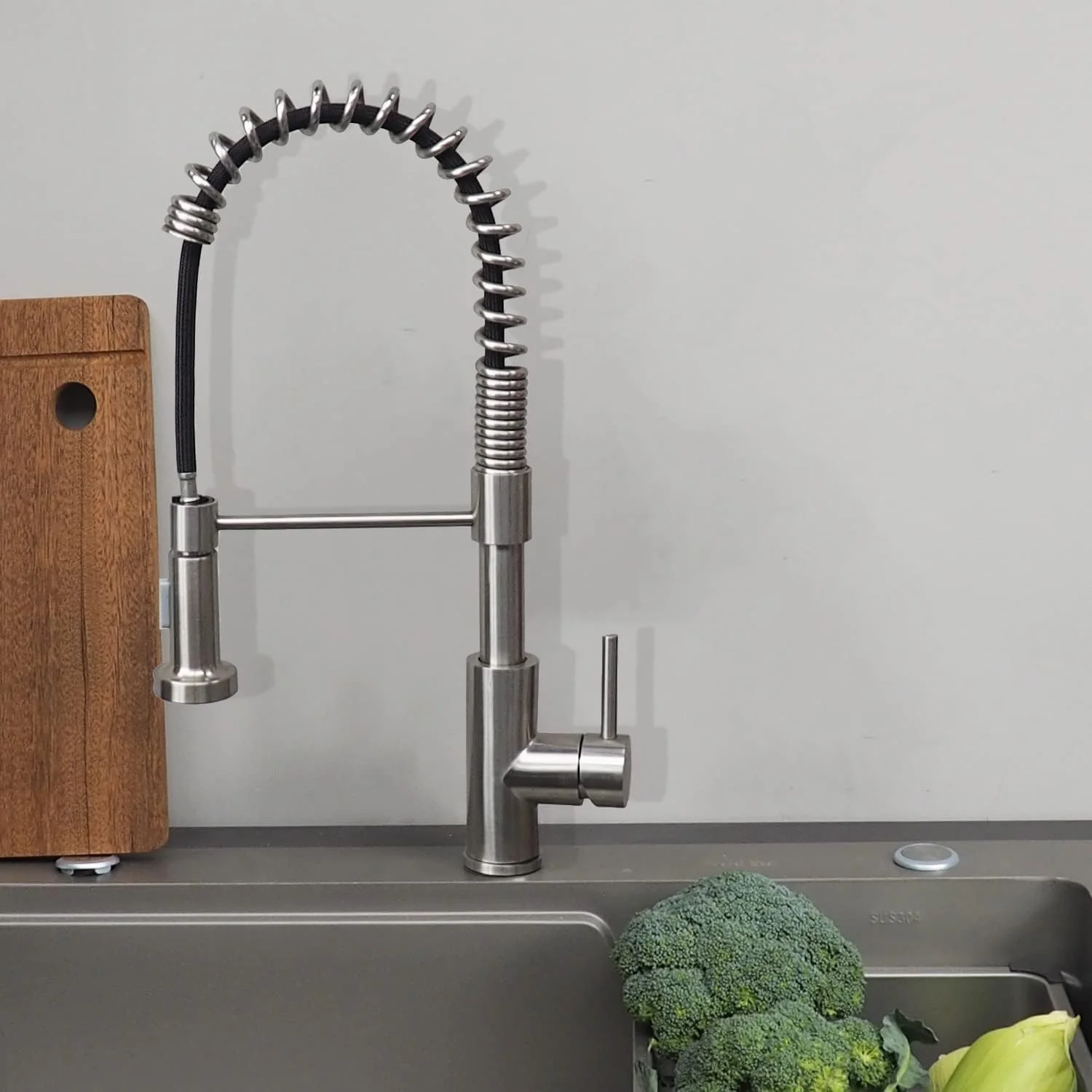 شیر آشپزخانه فنری مُدِ هوم با آبپاش متحرک، اهرمی تکی، چرخش 360 درجه، استیل ضد زنگ مدرن مناسب سینک ظرفشویی تک حفره شیر آشپزخانه فنری مُدِ هوم با آبپاش متحرک، اهرمی تکی، چرخش 360 درجه، استیل ضد زنگ مدرن مناسب سینک ظرفشویی تک حفره