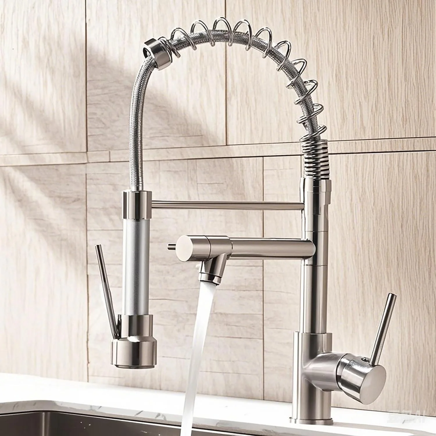 شیر آشپزخانه مدرن، شیرآلات آشپزخانه استیل تک دستگیره با اسپری کشویی، نیکل برس خورده با لوله ورودی آب 60 سانتی متری