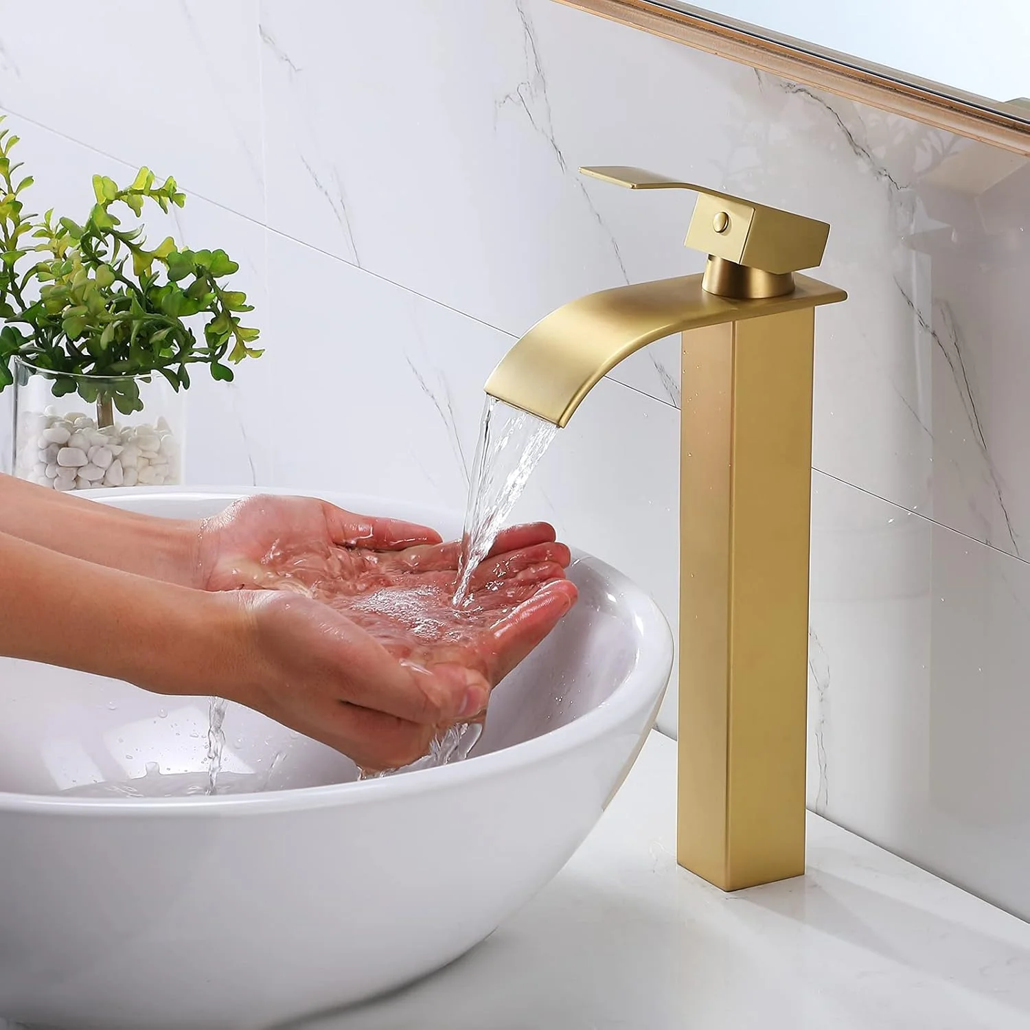 شیر روشویی کاسه ای طلایی برس خورده VESLA HOME، شیر آبشاری تک سوراخه پهن 4.5 سانتی متری بلند برای حمام، شیر مخلوط کن روشویی بالای سطح با تخلیه پاپ آپ سرریز