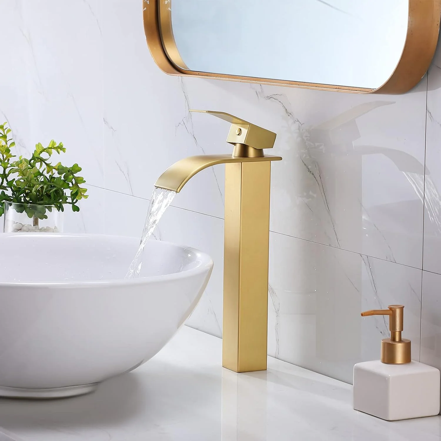 شیر روشویی کاسه ای طلایی برس خورده VESLA HOME، شیر آبشاری تک سوراخه پهن 4.5 سانتی متری بلند برای حمام، شیر مخلوط کن روشویی بالای سطح با تخلیه پاپ آپ سرریز