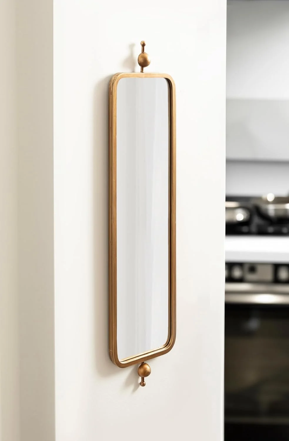 آینه دیواری باریک Kate and Laurel Kasota، 9 × 36، طلایی عتیقه، آینه بلند و جذاب برای استفاده به عنوان آینه باریک ورودی یا آینه تزئینی اتاق خواب آینه دیواری باریک Kate and Laurel Kasota، 9 × 36، طلایی عتیقه، آینه بلند و جذاب برای استفاده به عنوان آینه باریک ورودی یا آینه تزئینی اتاق خواب