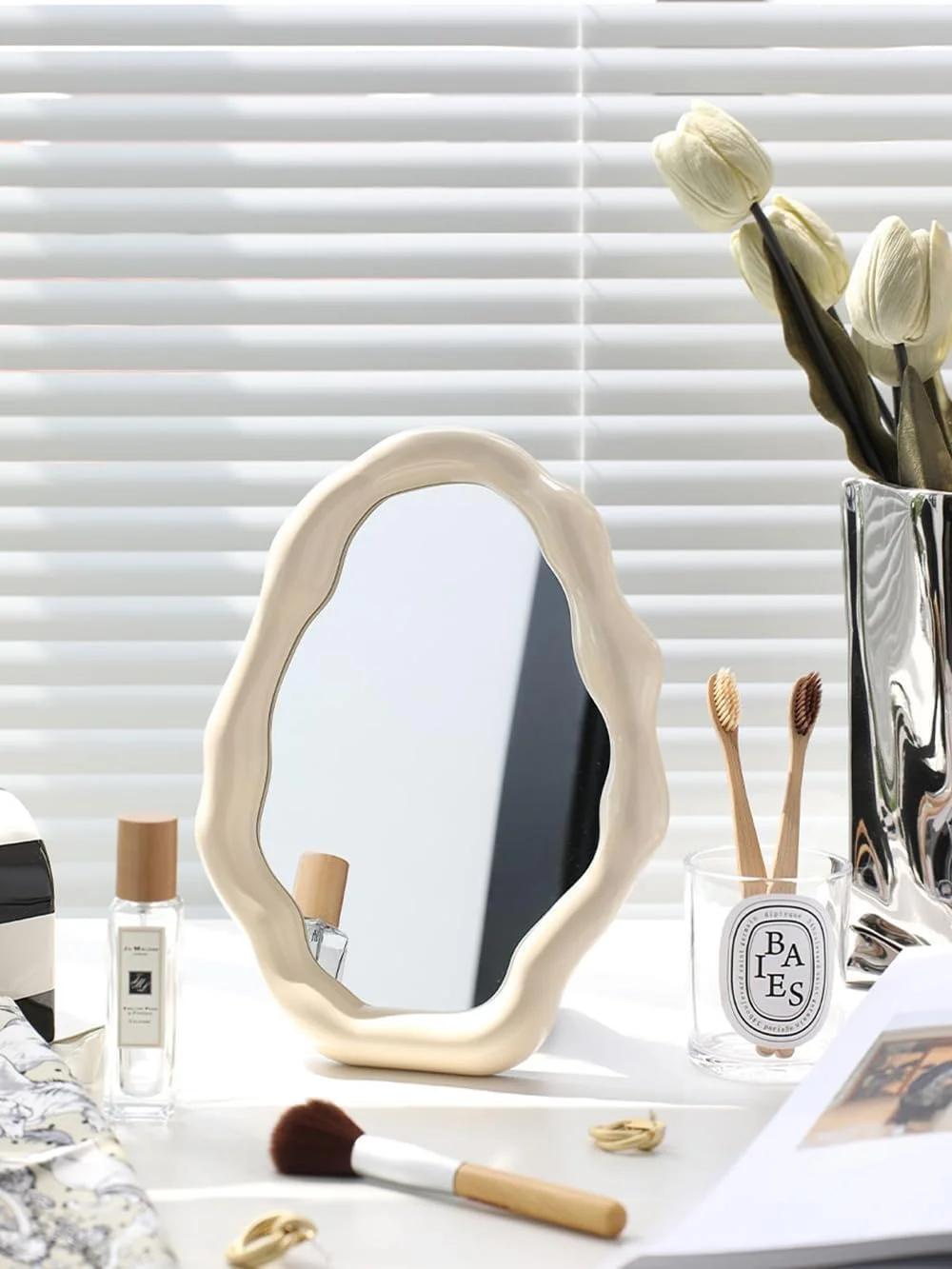 آینه آرایشی ابری برای میز، آینه رومیزی آویز، آینه رومیزی با پایه قابل تنظیم، آینه های دکوراتیو زیبا برای اتاق کار، اتاق نشیمن، اتاق خواب (سفید) آینه آرایشی ابری برای میز، آینه رومیزی آویز، آینه رومیزی با پایه قابل تنظیم، آینه های دکوراتیو زیبا برای اتاق کار، اتاق نشیمن، اتاق خواب (سفید)