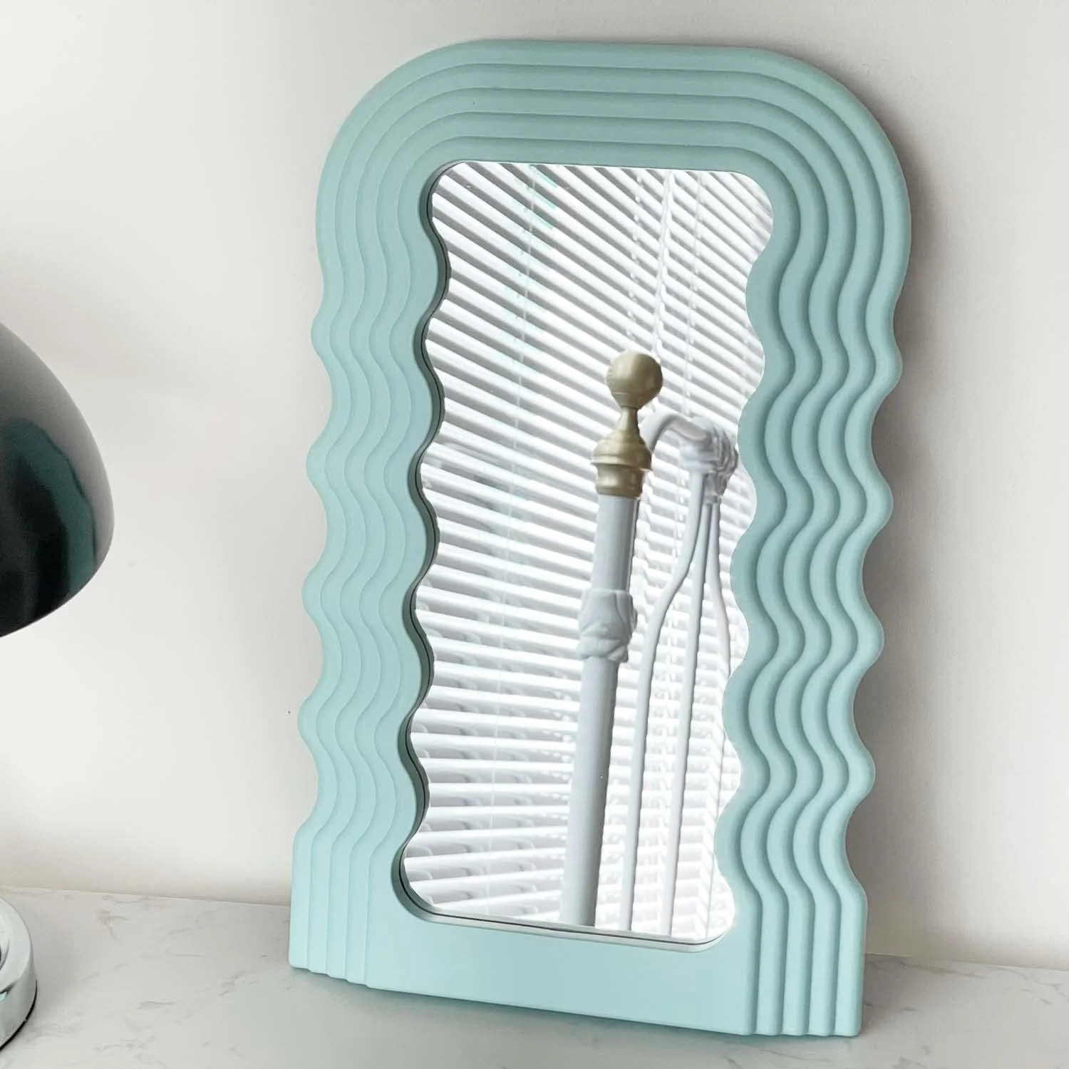 آینه با قاب نامنظم طرح موجی زیبا Z PLINRISE، آینه تزئینی رومیزی دیواری برای اتاق نشیمن، اتاق خواب، راهرو، دکوراسیون منزل، هدیه تولد و خانه نویی (آبی) آینه با قاب نامنظم طرح موجی زیبا Z PLINRISE، آینه تزئینی رومیزی دیواری برای اتاق نشیمن، اتاق خواب، راهرو، دکوراسیون منزل، هدیه تولد و خانه نویی (آبی)