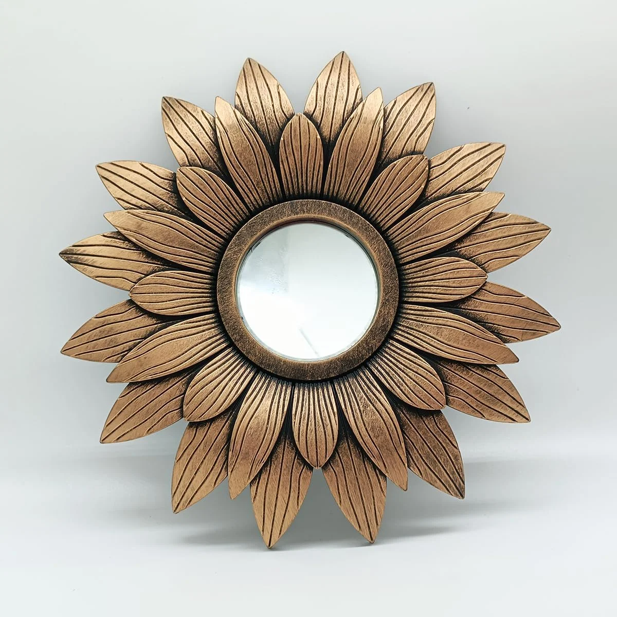 آینه های دیواری طلایی رترو MCCXXII بسته 1 عددی. آینه های گرد. شکل گل آفتابگردان. آینه های تزئینی. آینه های دیواری برای دکوراسیون منزل. قاب های پلاستیکی. آینه های شیشه ای. رنگ طلایی قدیمی. آینه های دیواری طلایی رترو MCCXXII بسته 1 عددی. آینه های گرد. شکل گل آفتابگردان. آینه های تزئینی. آینه های دیواری برای دکوراسیون منزل. قاب های پلاستیکی. آینه های شیشه ای. رنگ طلایی قدیمی.