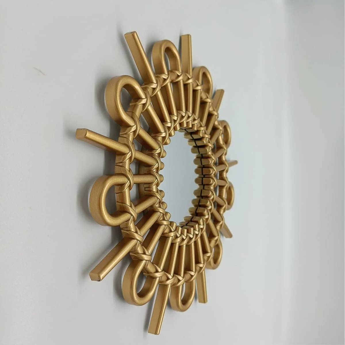 آینه های طلایی MCCXXII برای دیوار، بسته 1 عددی. آینه های گرد. شکل تیغه ای. آینه های تزئینی. آینه های دیواری برای دکوراسیون منزل. قاب های پلاستیکی. آینه های شیشه ای. رنگ طلایی آفتابی. آینه های طلایی MCCXXII برای دیوار، بسته 1 عددی. آینه های گرد. شکل تیغه ای. آینه های تزئینی. آینه های دیواری برای دکوراسیون منزل. قاب های پلاستیکی. آینه های شیشه ای. رنگ طلایی آفتابی.