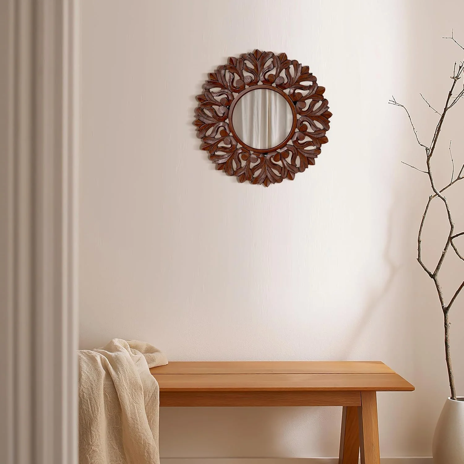 آینه دیواری تزئینی، آینه دیواری چوبی حکاکی شده 61 سانتی متری گرد، آینه دیواری آویز با قاب چوبی و براکت آویز متصل، دکوراسیون خانه روستایی برای اتاق نشیمن، حمام با رنگ سوخته طبیعی