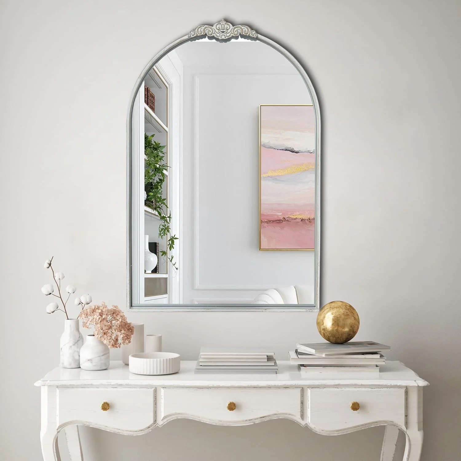 آینه دیواری قوسی سنتی BAODANFU، قاب فلزی سفید رترو با تاج باروک، 60x90 سانتی متر آینه های تزئینی خانه روستایی برای حمام، اتاق نشیمن، ورودی، سرسرا، بالای شومینه، دکور سینک آینه دیواری قوسی سنتی BAODANFU، قاب فلزی سفید رترو با تاج باروک، 60x90 سانتی متر آینه های تزئینی خانه روستایی برای حمام، اتاق نشیمن، ورودی، سرسرا، بالای شومینه، دکور سینک