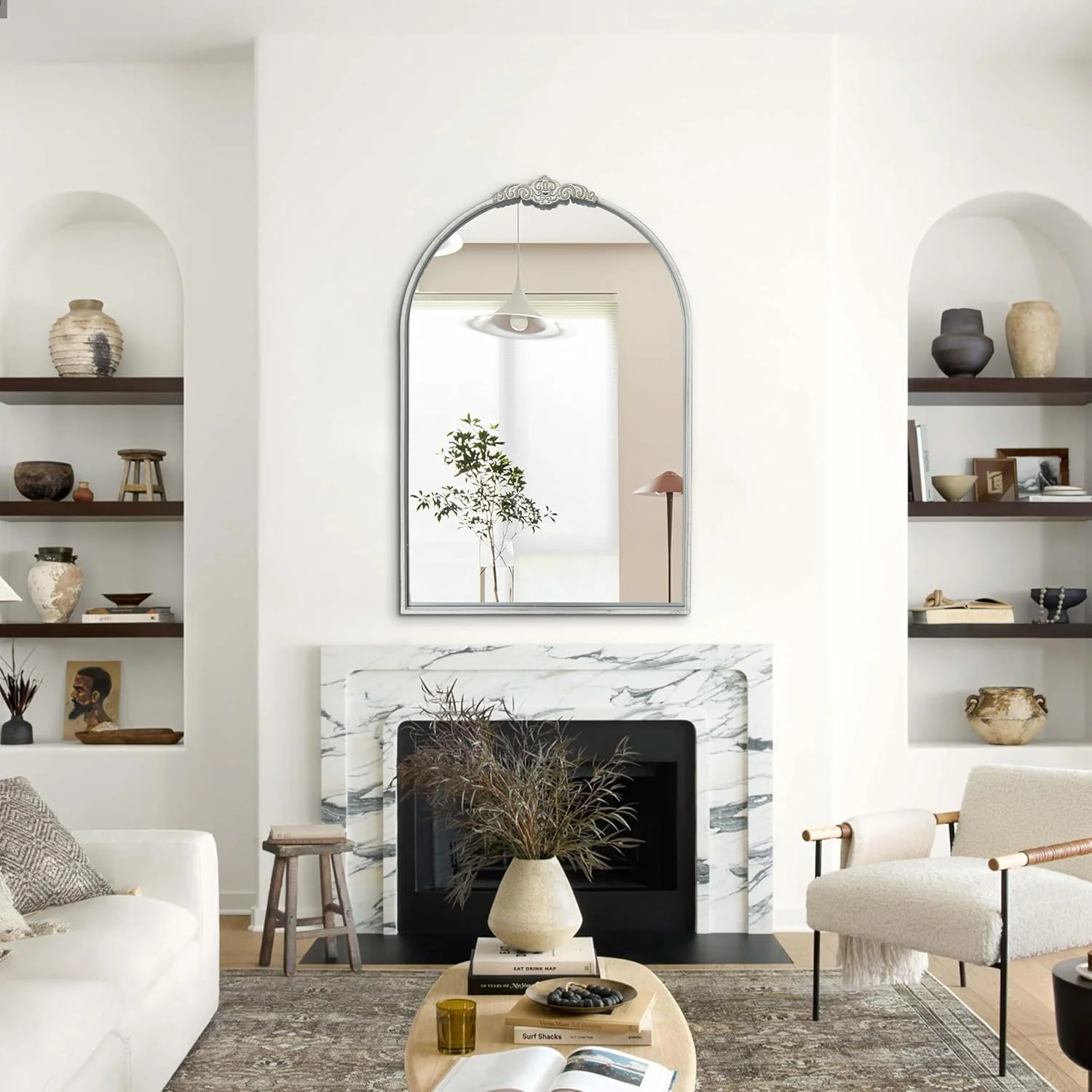 آینه دیواری قوسی سنتی BAODANFU، قاب فلزی سفید رترو با تاج باروک، 60x90 سانتی متر آینه های تزئینی خانه روستایی برای حمام، اتاق نشیمن، ورودی، سرسرا، بالای شومینه، دکور سینک آینه دیواری قوسی سنتی BAODANFU، قاب فلزی سفید رترو با تاج باروک، 60x90 سانتی متر آینه های تزئینی خانه روستایی برای حمام، اتاق نشیمن، ورودی، سرسرا، بالای شومینه، دکور سینک