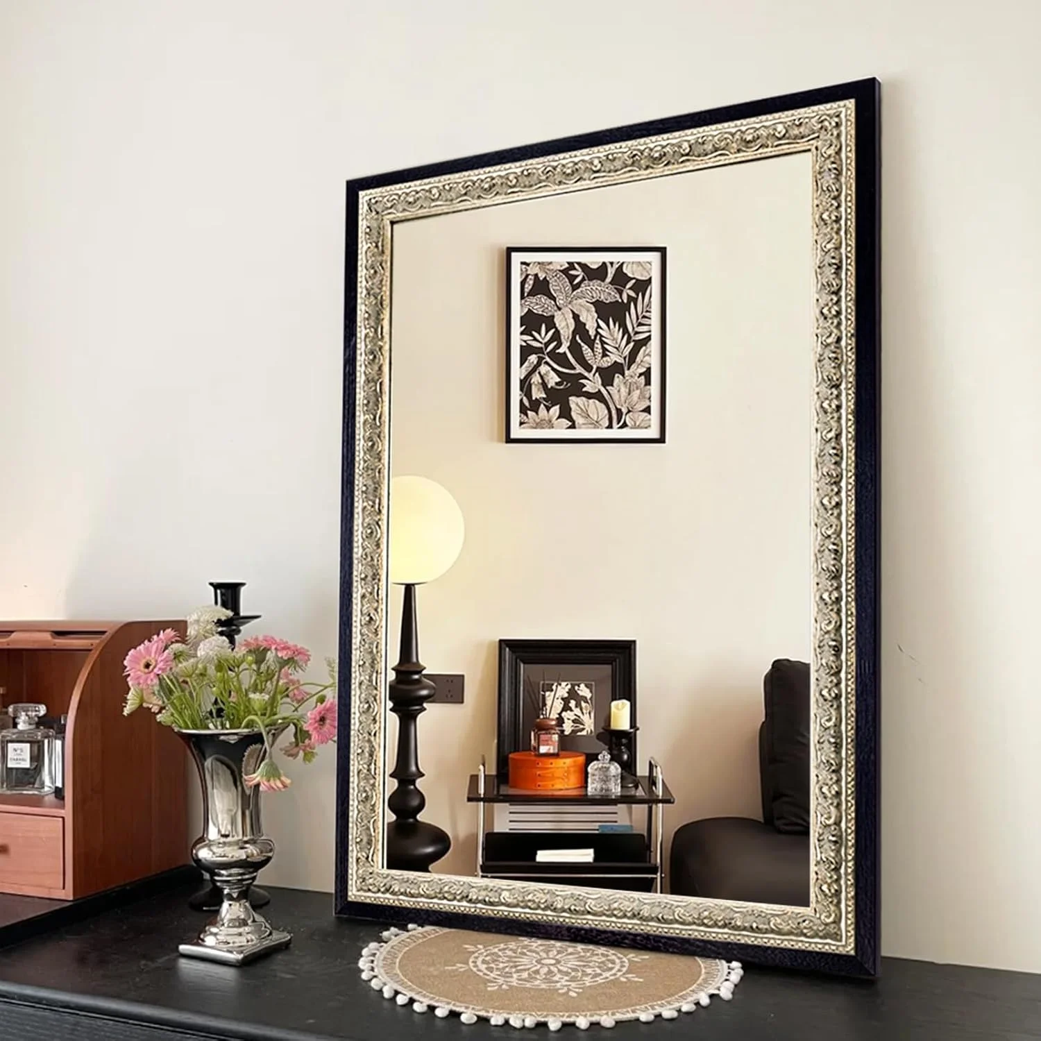 آینه آرایشی وینتیج Autdot، سایز 36 در 24 اینچ، آینه تزئینی مشکی با حکاکی های فویل نقره ای دست ساز و قاب چوبی برای اتاق نشیمن، ورودی و اتاق خواب آینه آرایشی وینتیج Autdot، سایز 36 در 24 اینچ، آینه تزئینی مشکی با حکاکی های فویل نقره ای دست ساز و قاب چوبی برای اتاق نشیمن، ورودی و اتاق خواب