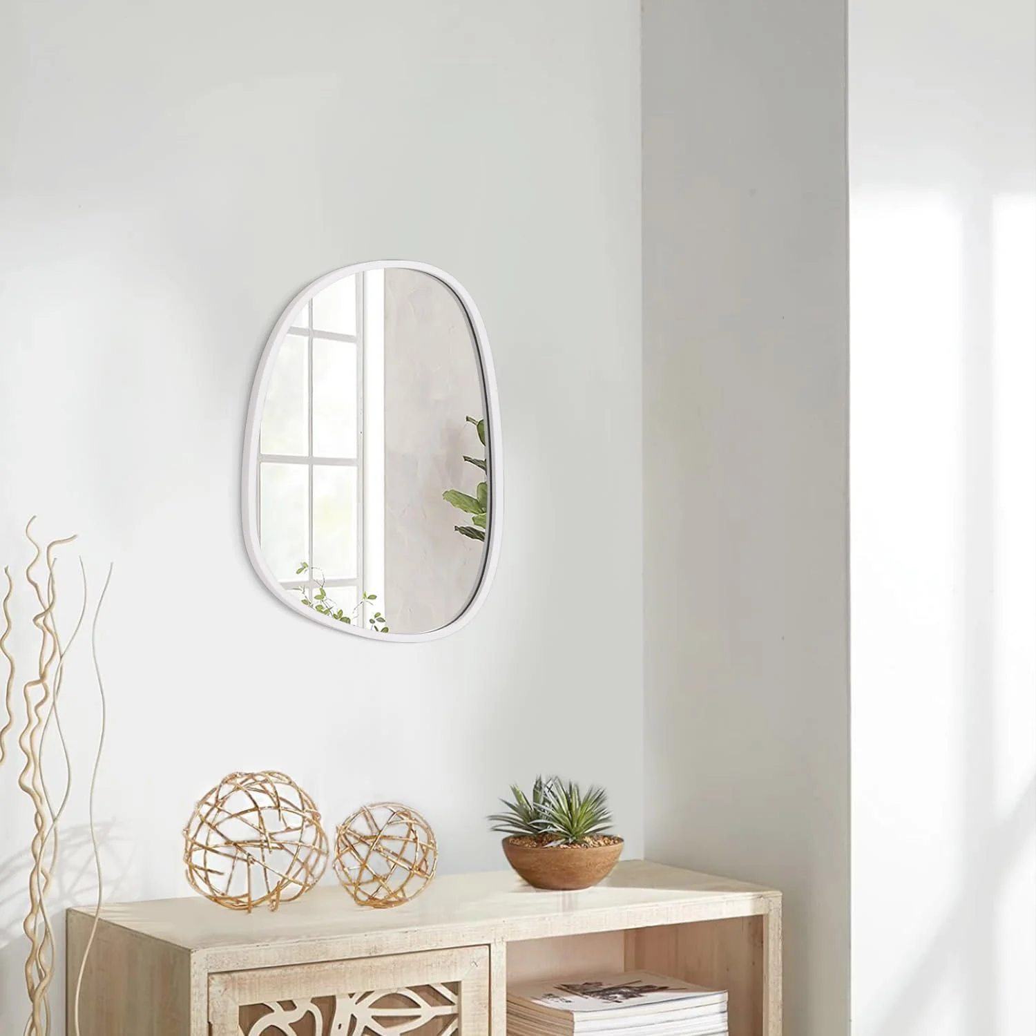 آینه های آویز نامتقارن، آینه دیواری نامنظم با قاب چوبی سفید، آینه های بیضی شکل تزئینی دیواری، آینه کوچک آرایشی دیواری برای اتاق نشیمن منزل، اتاق خواب، راهرو، ورودی آینه های آویز نامتقارن، آینه دیواری نامنظم با قاب چوبی سفید، آینه های بیضی شکل تزئینی دیواری، آینه کوچک آرایشی دیواری برای اتاق نشیمن منزل، اتاق خواب، راهرو، ورودی