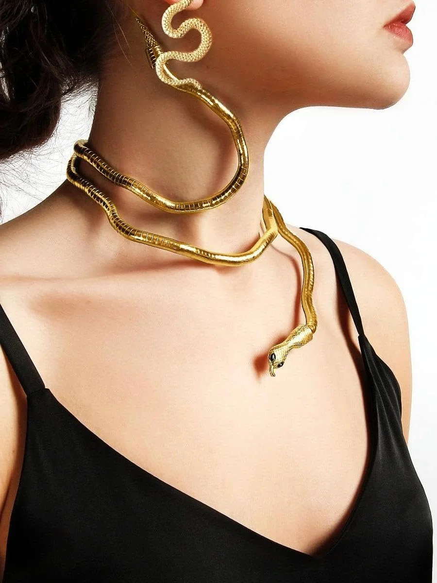 ست جواهرات مدوسا با روکش طلای 14 عیار، کاف گوش و گردنبند ماری به همراه گوشواره های ست | اکسسوری های لباس الهه یونانی، طراحی مار افسانه ای ظریف برای هدیه زنانه ست جواهرات مدوسا با روکش طلای 14 عیار، کاف گوش و گردنبند ماری به همراه گوشواره های ست | اکسسوری های لباس الهه یونانی، طراحی مار افسانه ای ظریف برای هدیه زنانه