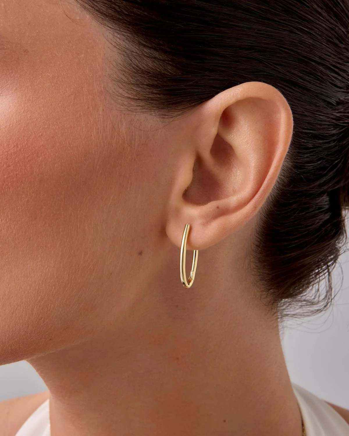 گوشواره های حلقه ای بیضی شکل با روکش طلای 14 عیار PAVOI برای زنان | سبک مینیمالیستی شیک و مد روز گوشواره های حلقه ای بیضی شکل با روکش طلای 14 عیار PAVOI برای زنان | سبک مینیمالیستی شیک و مد روز