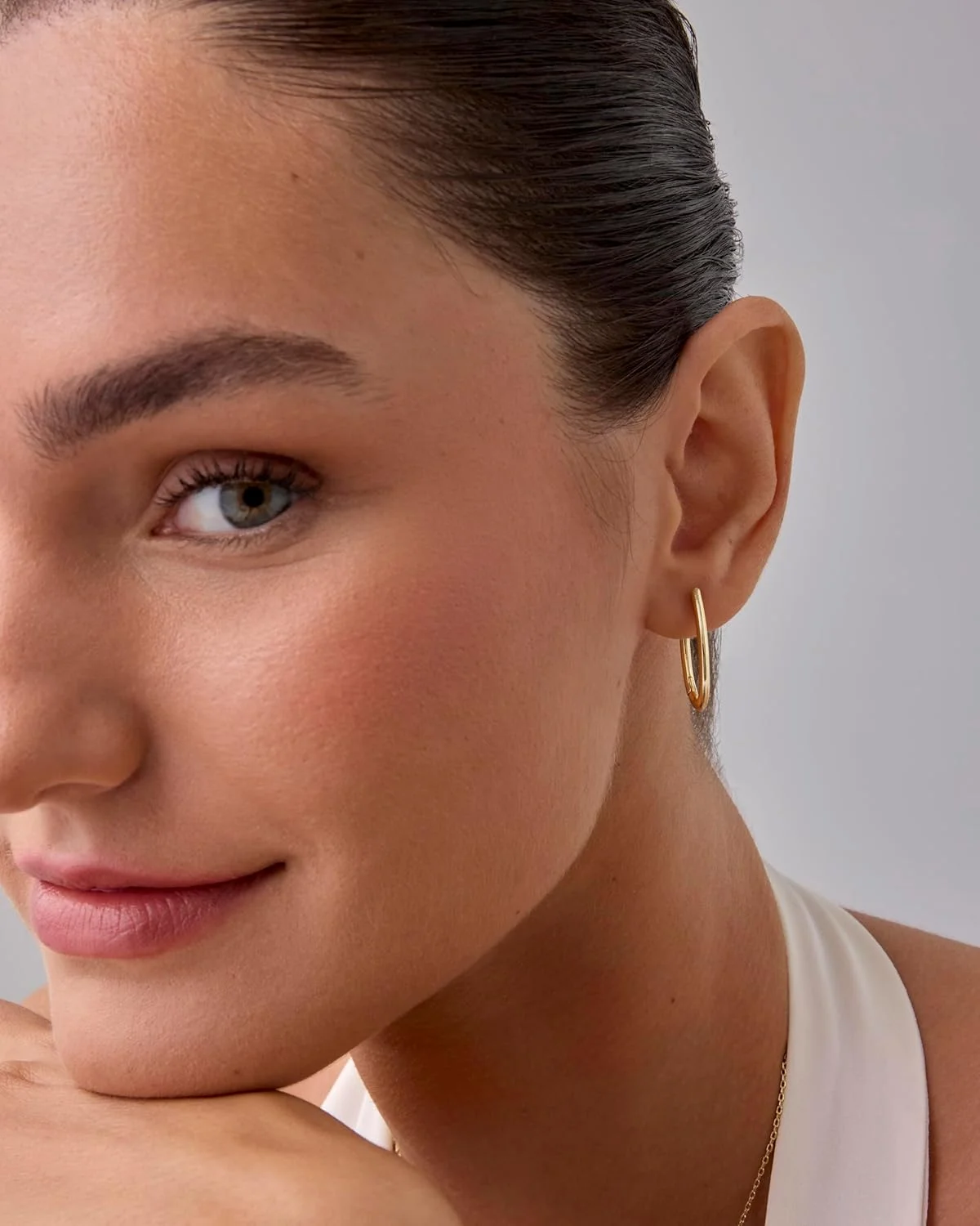 گوشواره های حلقه ای بیضی شکل با روکش طلای 14 عیار PAVOI برای زنان | سبک مینیمالیستی شیک و مد روز گوشواره های حلقه ای بیضی شکل با روکش طلای 14 عیار PAVOI برای زنان | سبک مینیمالیستی شیک و مد روز