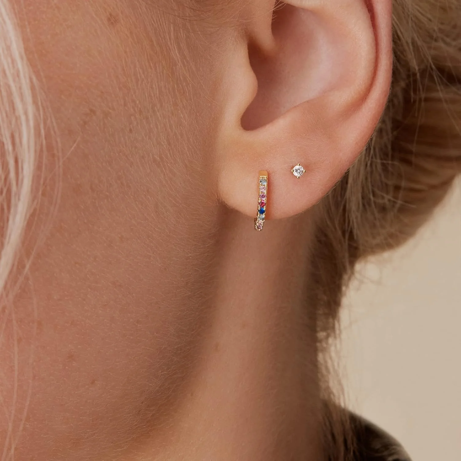 گوشواره های حلقه ای کوچک پاوی نگین دار با روکش طلای 14 عیار | گوشواره های حلقه ای زنانه نگین زیرکونیا | سنگ های سبز، گارنت، آبی اسپینل، مشکی، چند رنگ