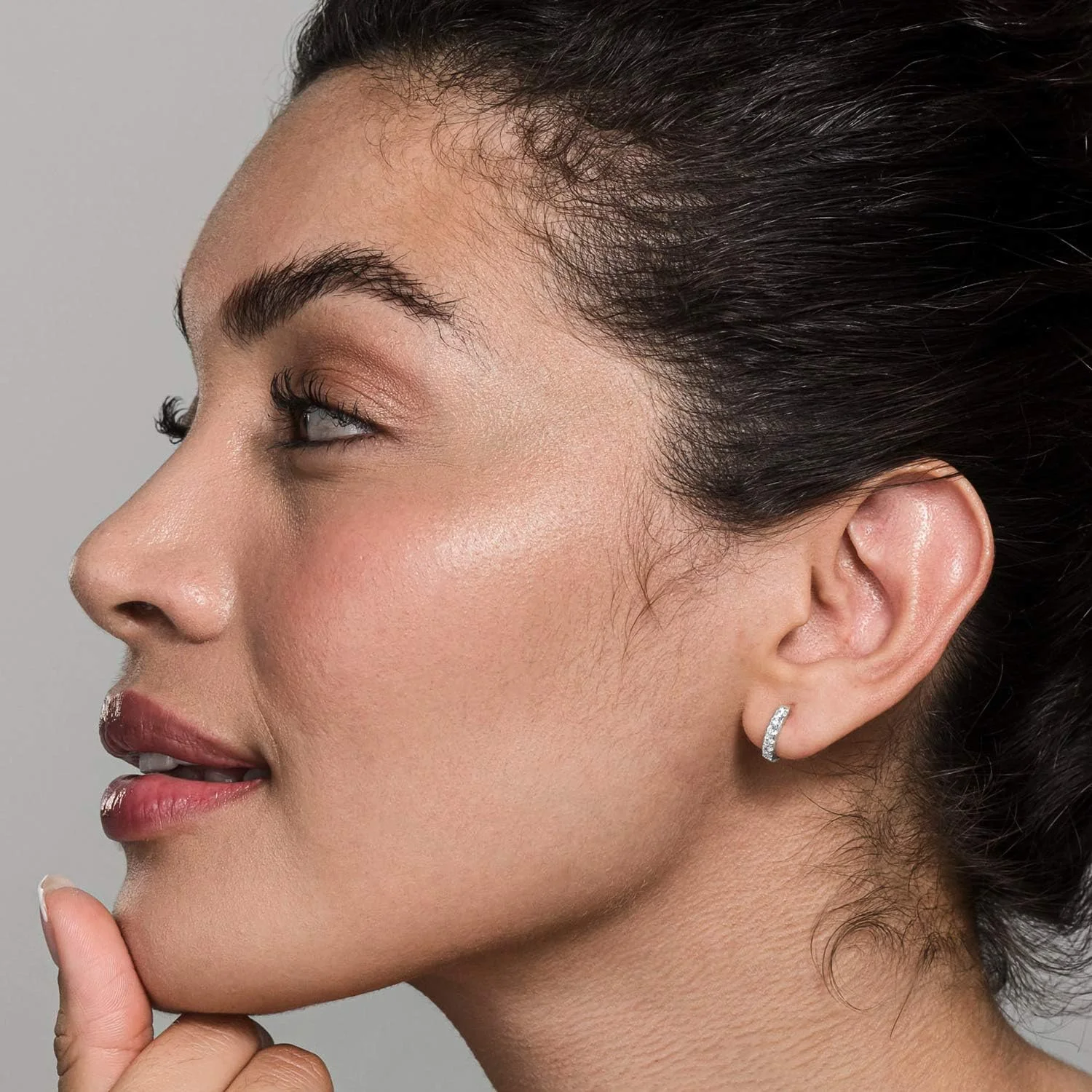 گوشواره های حلقه ای هاگی نگین دار با روکش طلای 14 عیار و پایه نقره استرلینگ پاویو زنانه