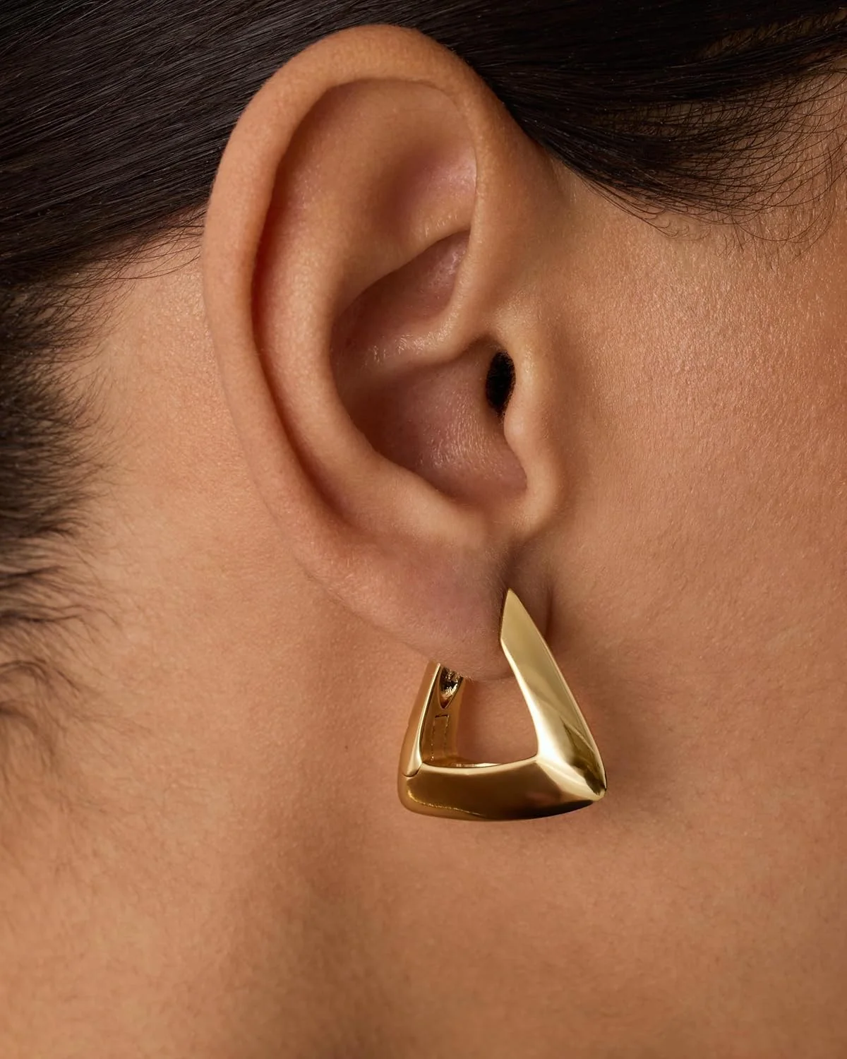 گوشواره های حلقه ای روکش طلای 14 عیار پاوی و طرح هندسی مثلثی - جواهرات حلقه ای شیک و مد روز برای زنان گوشواره های حلقه ای روکش طلای 14 عیار پاوی و طرح هندسی مثلثی - جواهرات حلقه ای شیک و مد روز برای زنان