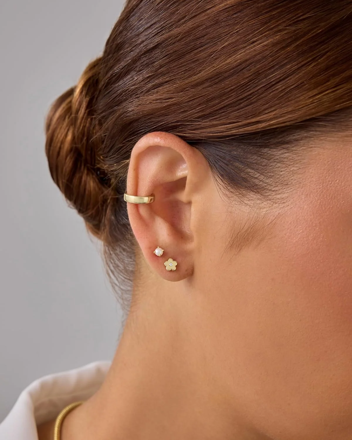 گوشواره های پشت صاف گل نگین دار پاوی با روکش طلای 14 عیار | جواهرات مد روز برای زنان