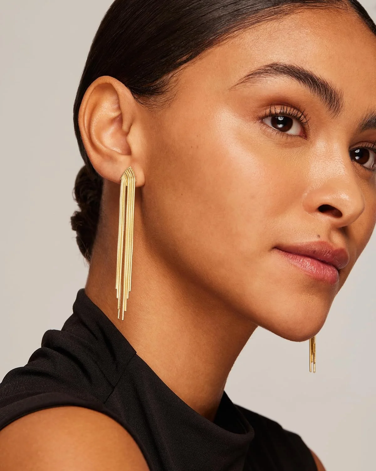 گوشواره های آویز منگوله دار بلند زنانه با روکش طلای 14 عیار و پایه نقره استرلینگ 925 پاوی | گوشواره های آویز لوستر زنجیره ای نگین دار ظریف | جواهرات بیانیه گوشواره های آویز منگوله دار بلند زنانه با روکش طلای 14 عیار و پایه نقره استرلینگ 925 پاوی | گوشواره های آویز لوستر زنجیره ای نگین دار ظریف | جواهرات بیانیه