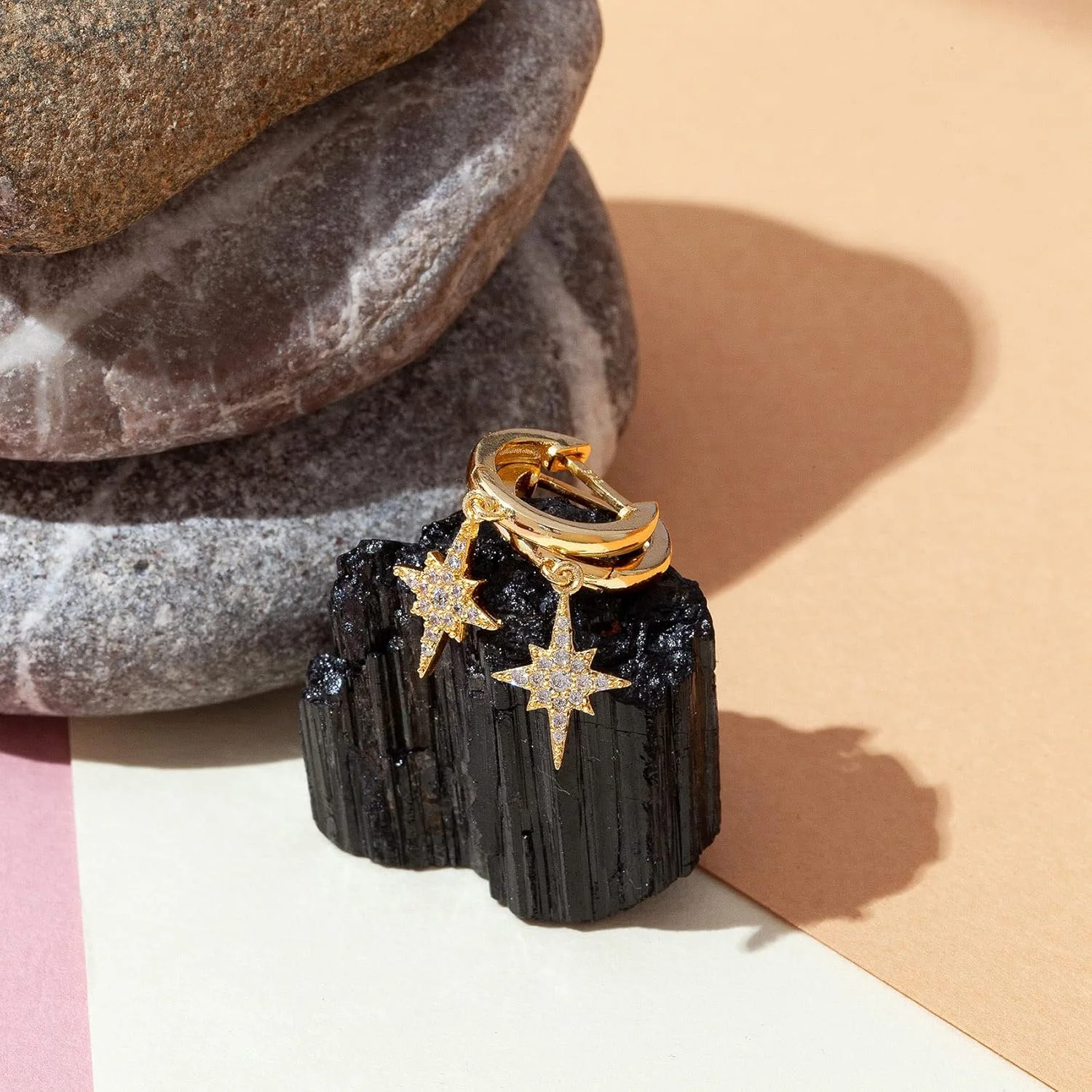 گوشواره های آویزی/آویز حلقه ای سبک وزن با روکش طلای 14 عیار و پایه نقره استرلینگ S925 پاوی برای زنان | نگین تک تخمه زیرکونیا | گوشواره های ظریف گوشواره های آویزی/آویز حلقه ای سبک وزن با روکش طلای 14 عیار و پایه نقره استرلینگ S925 پاوی برای زنان | نگین تک تخمه زیرکونیا | گوشواره های ظریف