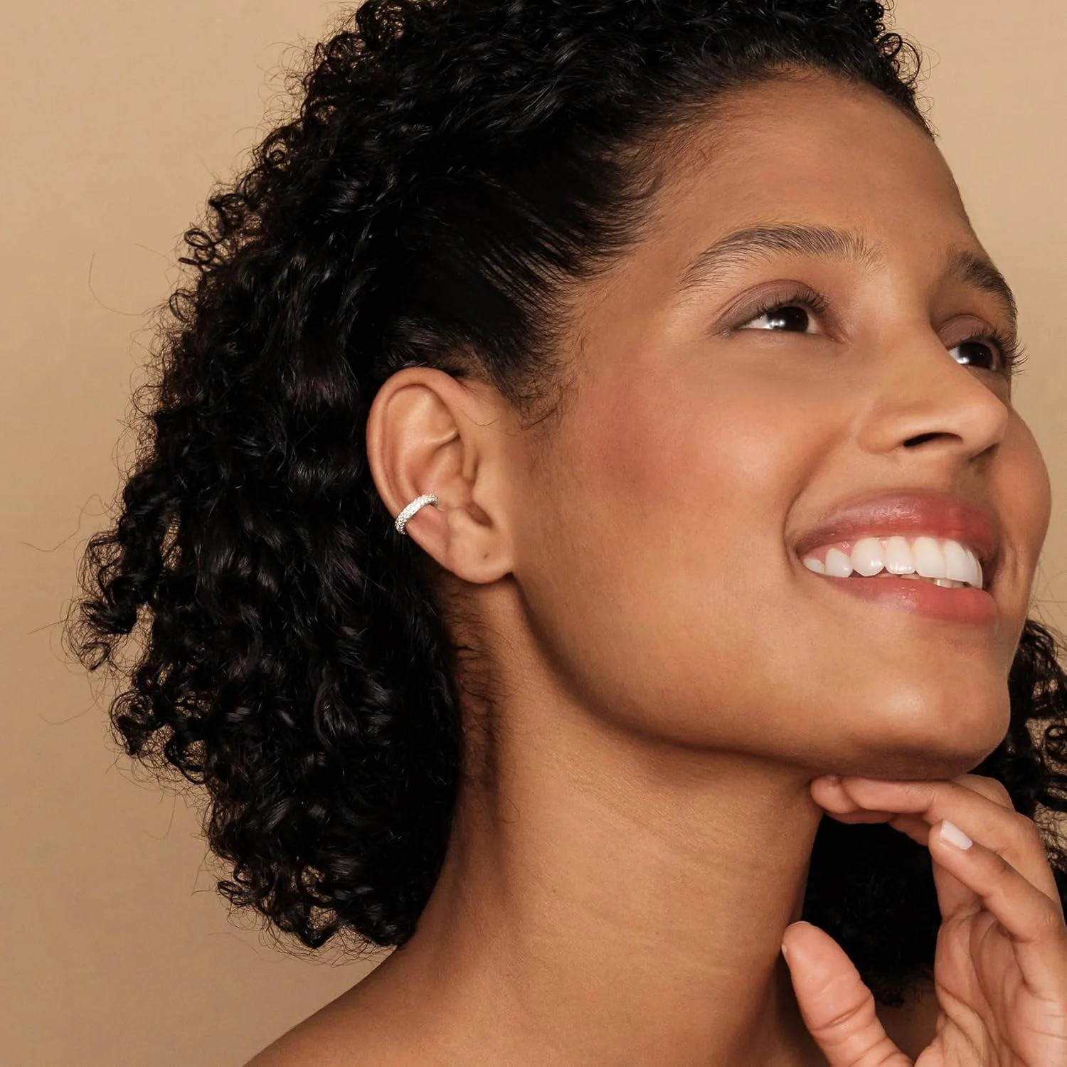 گوشواره های حلقه ای کوچک پاوی نگین دار نقره استرلینگ 925 با روکش طلای 14 عیار | گیره ای برای غضروف گوش گوشواره های حلقه ای کوچک پاوی نگین دار نقره استرلینگ 925 با روکش طلای 14 عیار | گیره ای برای غضروف گوش