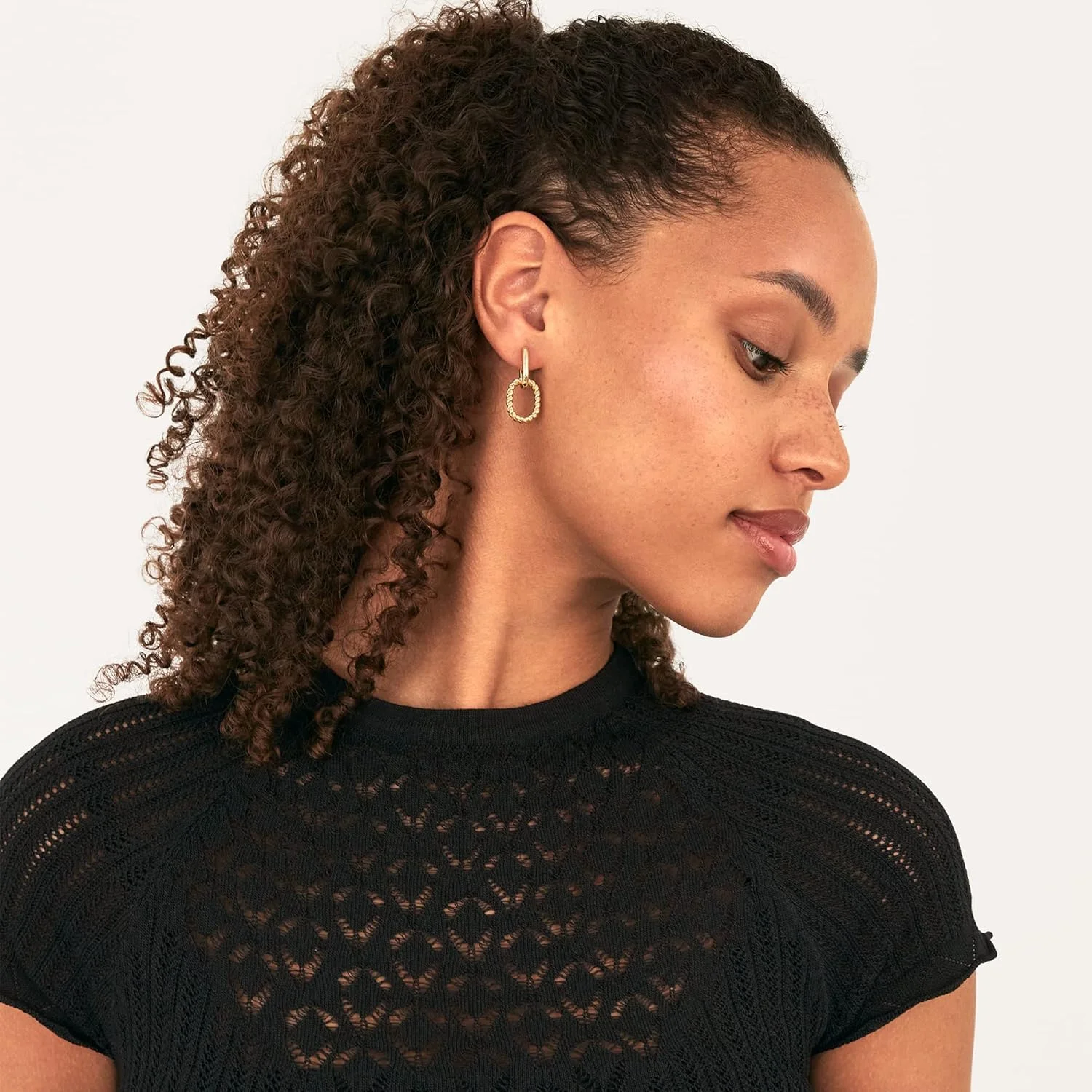 گوشواره های حلقه ای متصل به هم زنانه پاوی با روکش طلای 14 عیار | گوشواره های طرح گیره کاغذ | گوشواره های آویز طنابی دو رنگ با زیرکونیا گوشواره های حلقه ای متصل به هم زنانه پاوی با روکش طلای 14 عیار | گوشواره های طرح گیره کاغذ | گوشواره های آویز طنابی دو رنگ با زیرکونیا