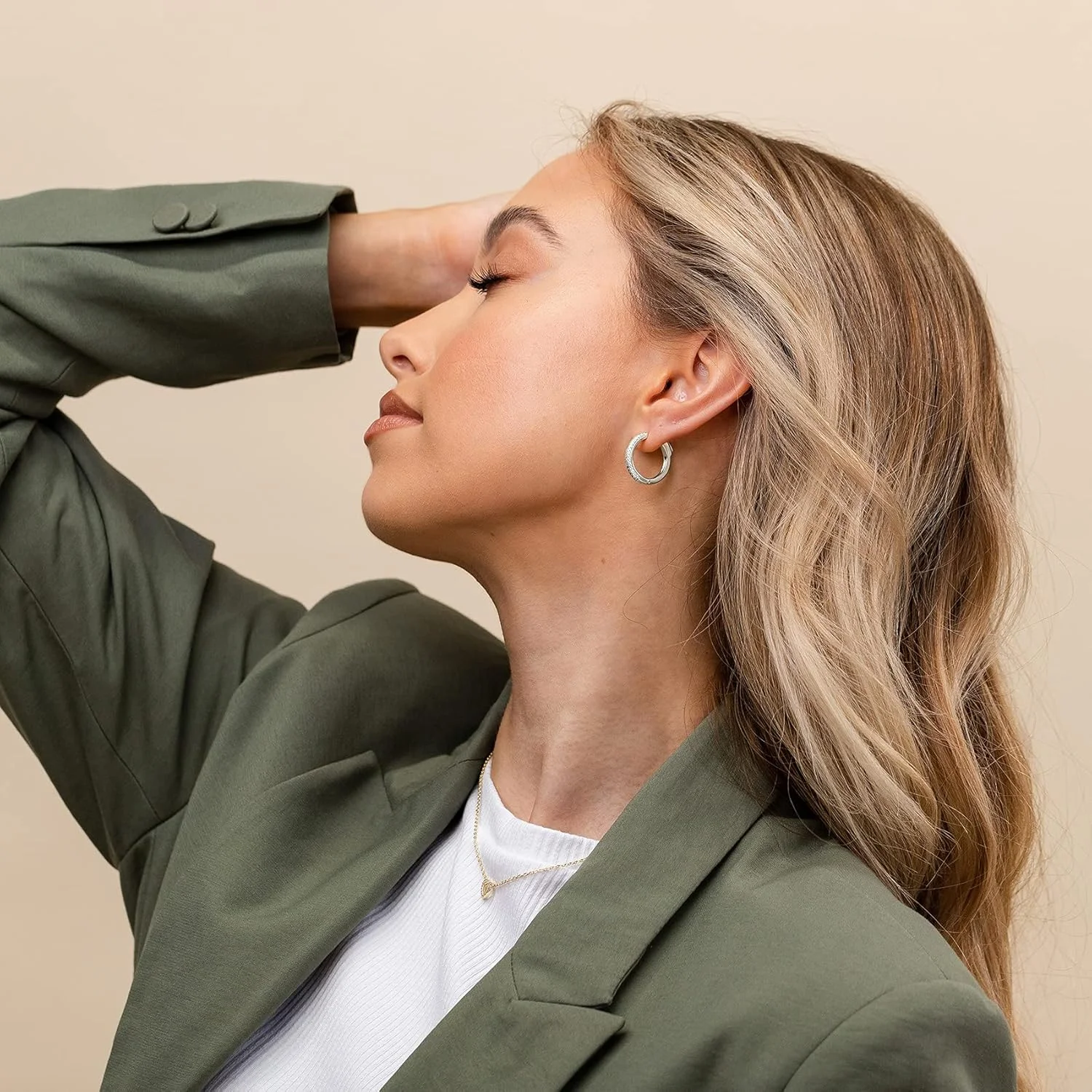 گوشواره های حلقه ای زنانه پاوی با روکش طلای 14 عیار و پایه نقره استرلینگ 925 و نگین های زیرکونیا | حلقه های کوچک طلایی هالو CZ گوشواره های حلقه ای زنانه پاوی با روکش طلای 14 عیار و پایه نقره استرلینگ 925 و نگین های زیرکونیا | حلقه های کوچک طلایی هالو CZ