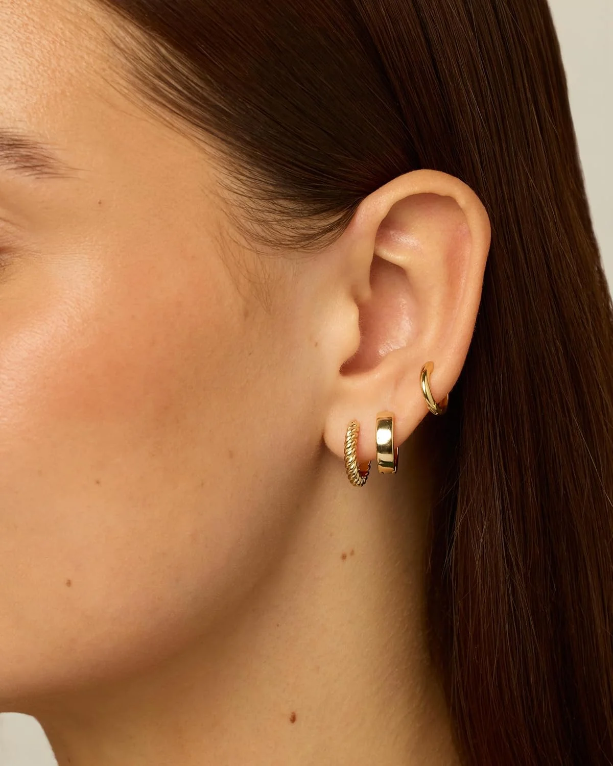 گوشواره های حلقه ای کوچک پاوی با روکش طلای 18 عیار و پایه نقره استرلینگ، ست 3 جفتی | حلقه های طنابی ساده و پهن برای زنان، بسته گوشواره 15 میلی متر، 14 میلی متر، 12 میلی متر گوشواره های حلقه ای کوچک پاوی با روکش طلای 18 عیار و پایه نقره استرلینگ، ست 3 جفتی | حلقه های طنابی ساده و پهن برای زنان، بسته گوشواره 15 میلی متر، 14 میلی متر، 12 میلی متر