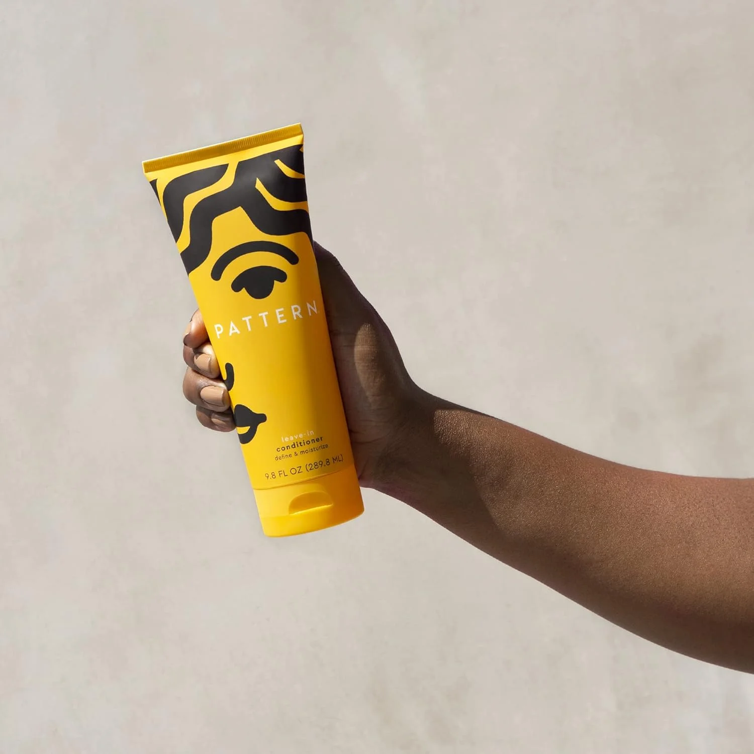 نرم کننده مو بدون نیاز به آبکشی PATTERN Beauty by Tracee Ellis Ross، حجم 290 میلی لیتر - رطوبت رسانی غنی برای موهای فر، مجعد و با بافت متراکم، از نوع 3a تا 4c نرم کننده مو بدون نیاز به آبکشی PATTERN Beauty by Tracee Ellis Ross، حجم 290 میلی لیتر - رطوبت رسانی غنی برای موهای فر، مجعد و با بافت متراکم، از نوع 3a تا 4c