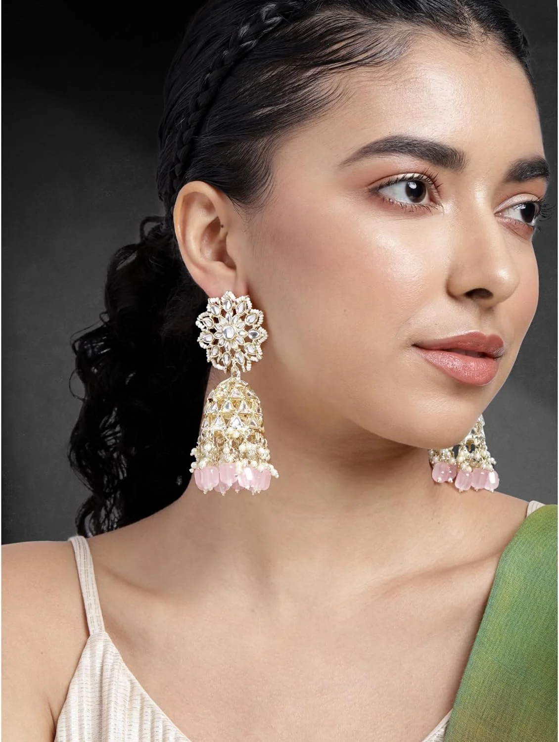 گوشواره آویز جومکی طلایی رنگ اهلی با نگین های سبز روشن کندان و مهره، جواهرات فانتزی شیک سنتی هدیه برای زنان گوشواره آویز جومکی طلایی رنگ اهلی با نگین های سبز روشن کندان و مهره، جواهرات فانتزی شیک سنتی هدیه برای زنان