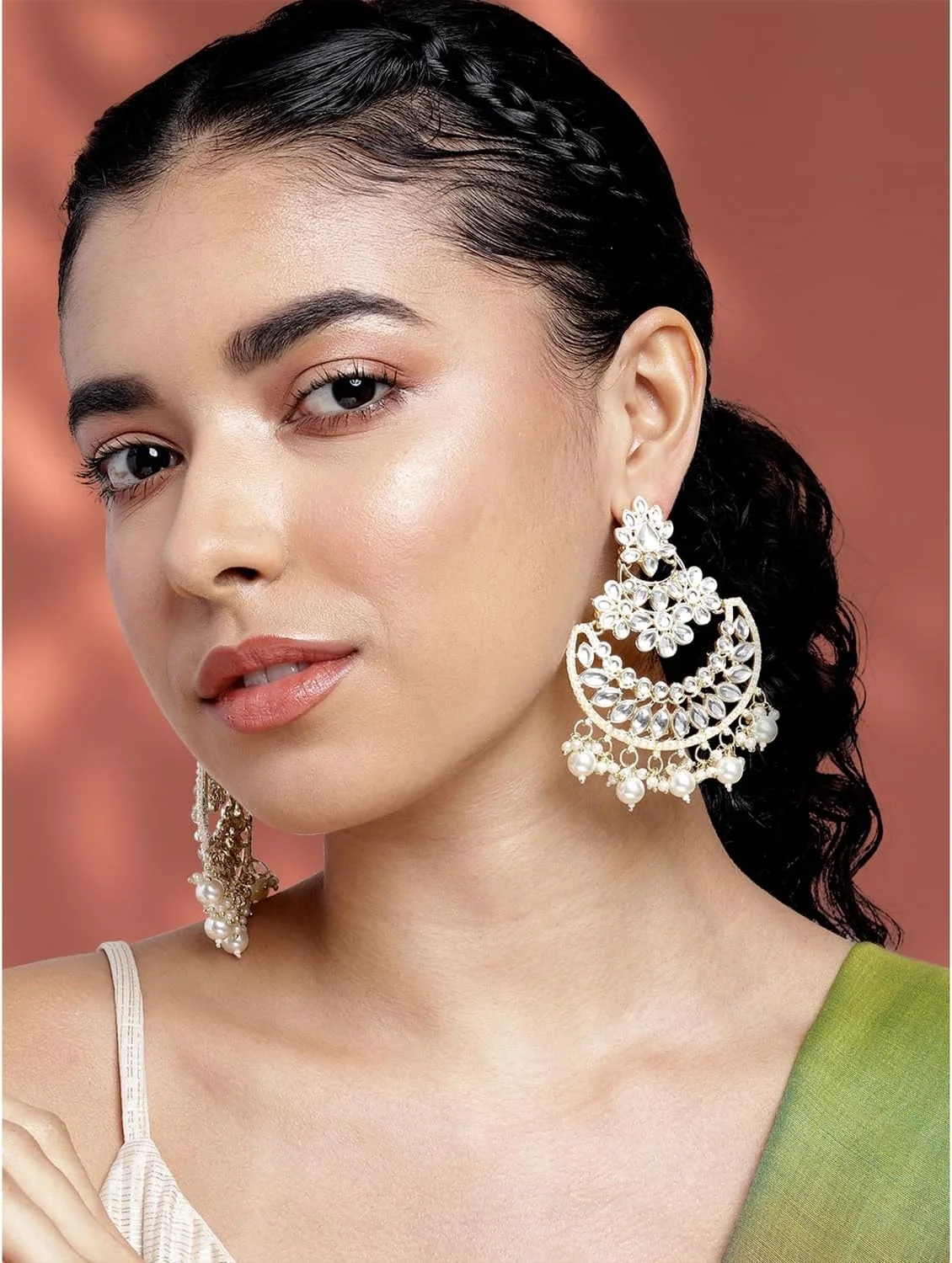 آویز گوشواره چندبالی نگین دار سفید رنگ با روکش طلای سنتی Aheli، جواهرات شیک و مد روز قومیتی، هدیه برای زنان