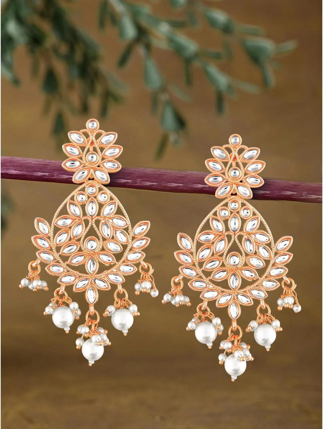 گوشواره های آویز زنانه Aheli با روکش طلای رز، نگین کاری شده با Kundan و مهره، جواهرات قومی گوشواره های آویز زنانه Aheli با روکش طلای رز، نگین کاری شده با Kundan و مهره، جواهرات قومی