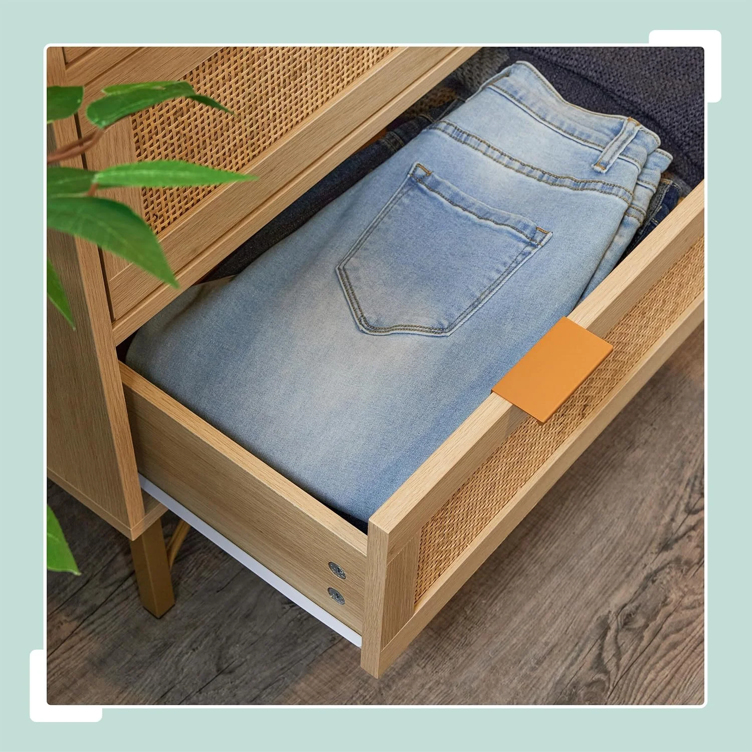 کمد کشو دار ریلکس دیز، 3 کشو، طرح چوب و راتان، ارتفاع 80x80x42 سانتی متر، مناسب اتاق نشیمن، راهرو، کمد لباس، رنگ طبیعی/طلایی