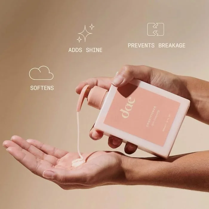 نرم کننده مو سیگنچر دای - آبرسان و محافظ مو، وز مو را آرام می کند و رطوبت را حفظ می کند (295 میلی لیتر) نرم کننده مو سیگنچر دای - آبرسان و محافظ مو، وز مو را آرام می کند و رطوبت را حفظ می کند (295 میلی لیتر)