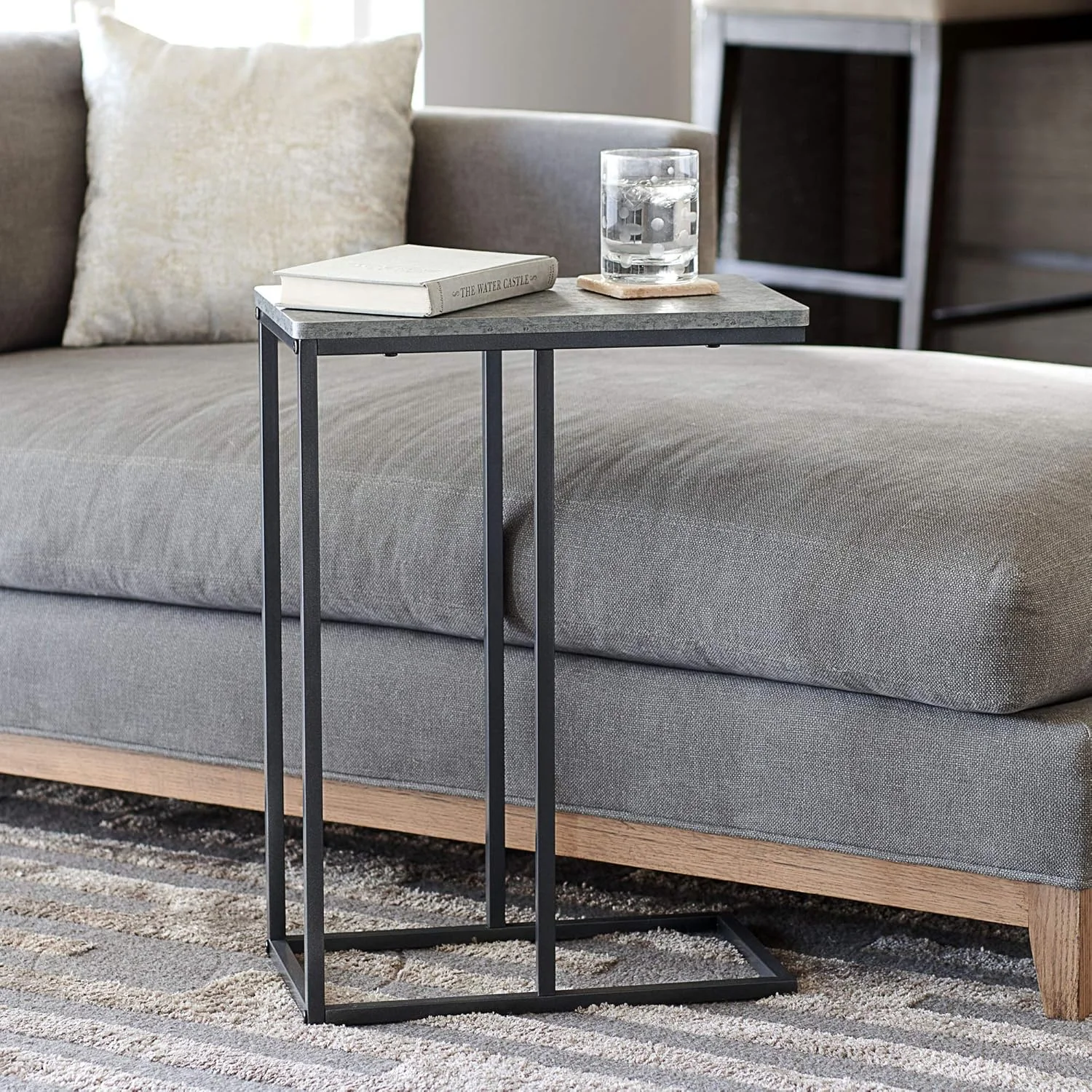 میز عسلی باریک صنعتی Household Essentials Slate | فریم فلزی C شکل و صفحه مستطیلی طرح بتن مصنوعی | خاکستری میز عسلی باریک صنعتی Household Essentials Slate | فریم فلزی C شکل و صفحه مستطیلی طرح بتن مصنوعی | خاکستری