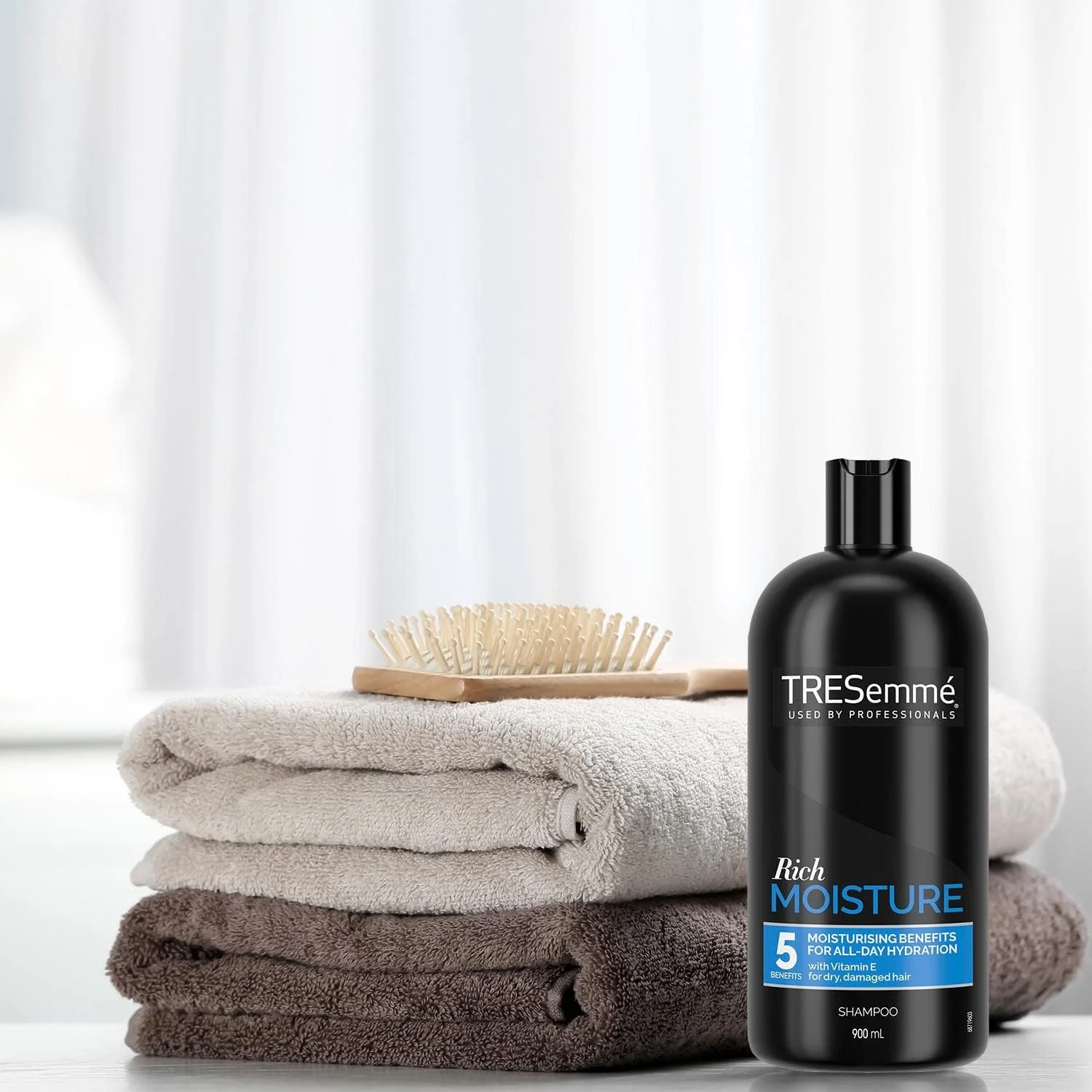 شامپو آبرسان قوی ترزمه برای آبرسانی تمام روز موهای خشک و آسیب دیده ۹۰۰ میلی لیتر شامپو آبرسان قوی ترزمه برای آبرسانی تمام روز موهای خشک و آسیب دیده ۹۰۰ میلی لیتر