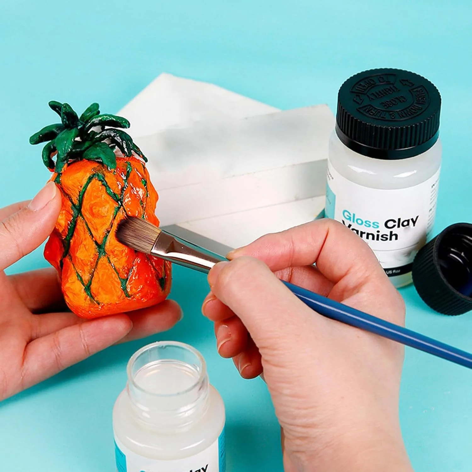 ورنی سفالی، لعاب خشک شونده در هوا، ورنی اکریلیک براق برای خاک رس خشک شونده در هوا، ورنی براق کننده خاک رس خشک شونده در هوا، لعاب براق کننده و پرداخت نهایی خشک شونده در هوا، ورنی براق کننده خاک رس، مهر و موم بادوام برای خاک رس خشک شونده در هوا