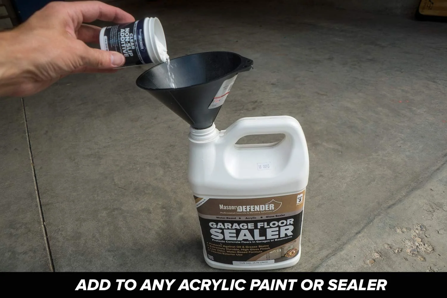 افزودنی ضد لغزش دانه ریز MasonryDefender برای سیلرها و رنگ های اکریلیک، 4 اونس برای 1 گالن - سطحی مقاوم در برابر لغزش ایجاد می کند