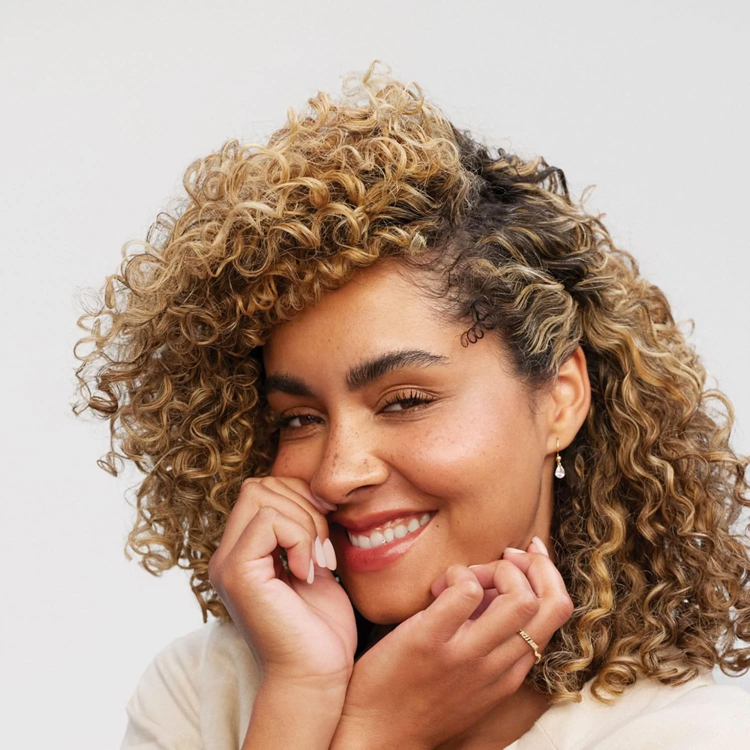 شامپو ضد وز مو پل میچل Clean Beauty، صاف کننده مو، آرام کننده وز، برای موهای بافت دار و مستعد وز، ۱۰۰۰ میلی لیتر