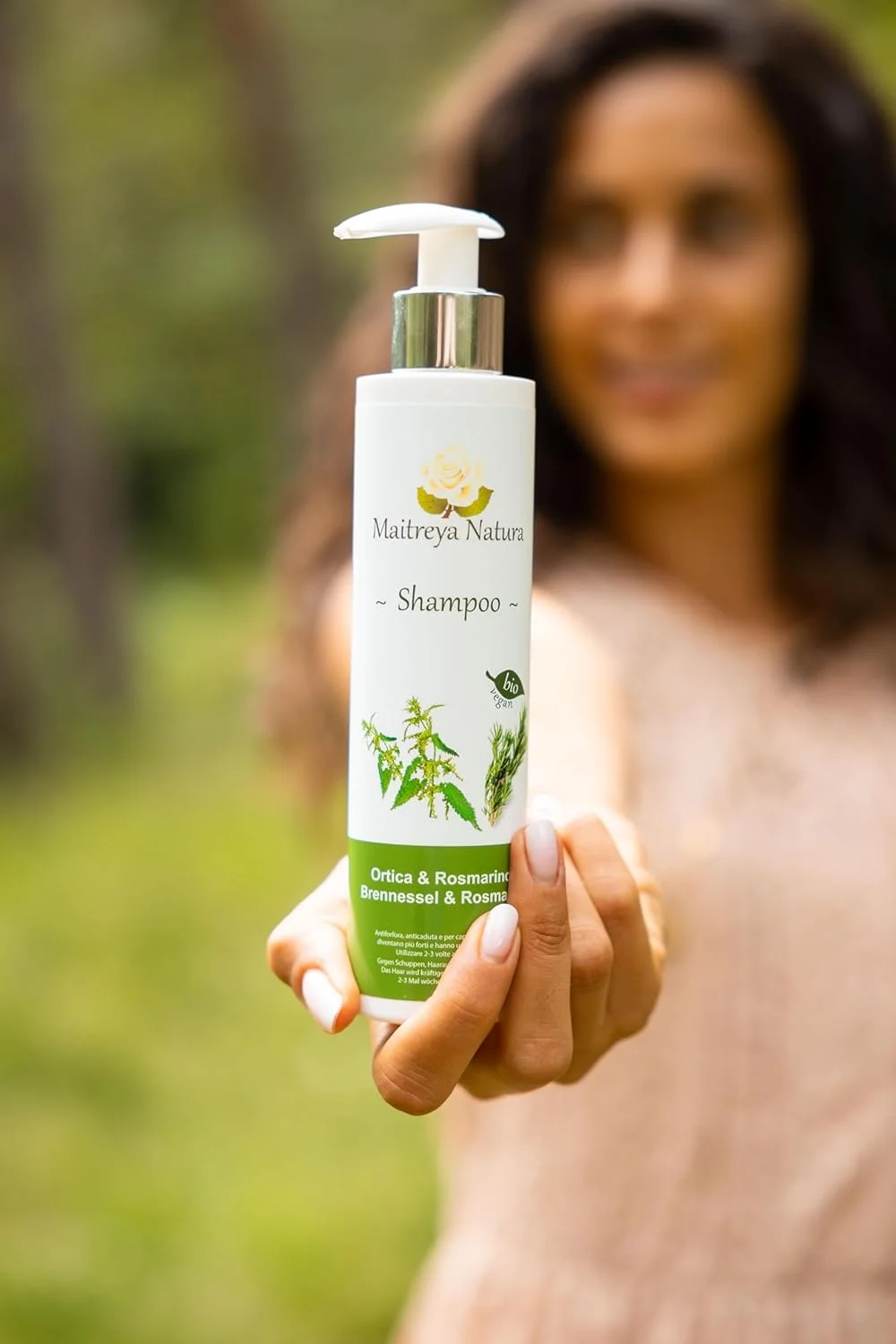 Maitreya NATURA - شامپو گزنه و رزماری ارگانیک 200 میلی لیتر - طبیعی، بدون تست حیوانی، وگان و بدون سولفات. محرک رشد و تقویت کننده مو، مرطوب کننده و ضد شوره