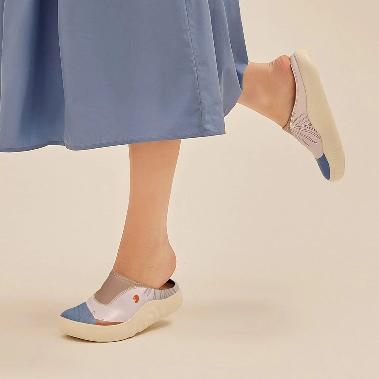 کفش پیاده روی زنانه UIN مدل Slip On، کفش هنری مسافرتی سبک راحت و فشن سری Mahon، Mahon Ⅰ-گوشه ای در حیاط خلوت 2، سایز 7