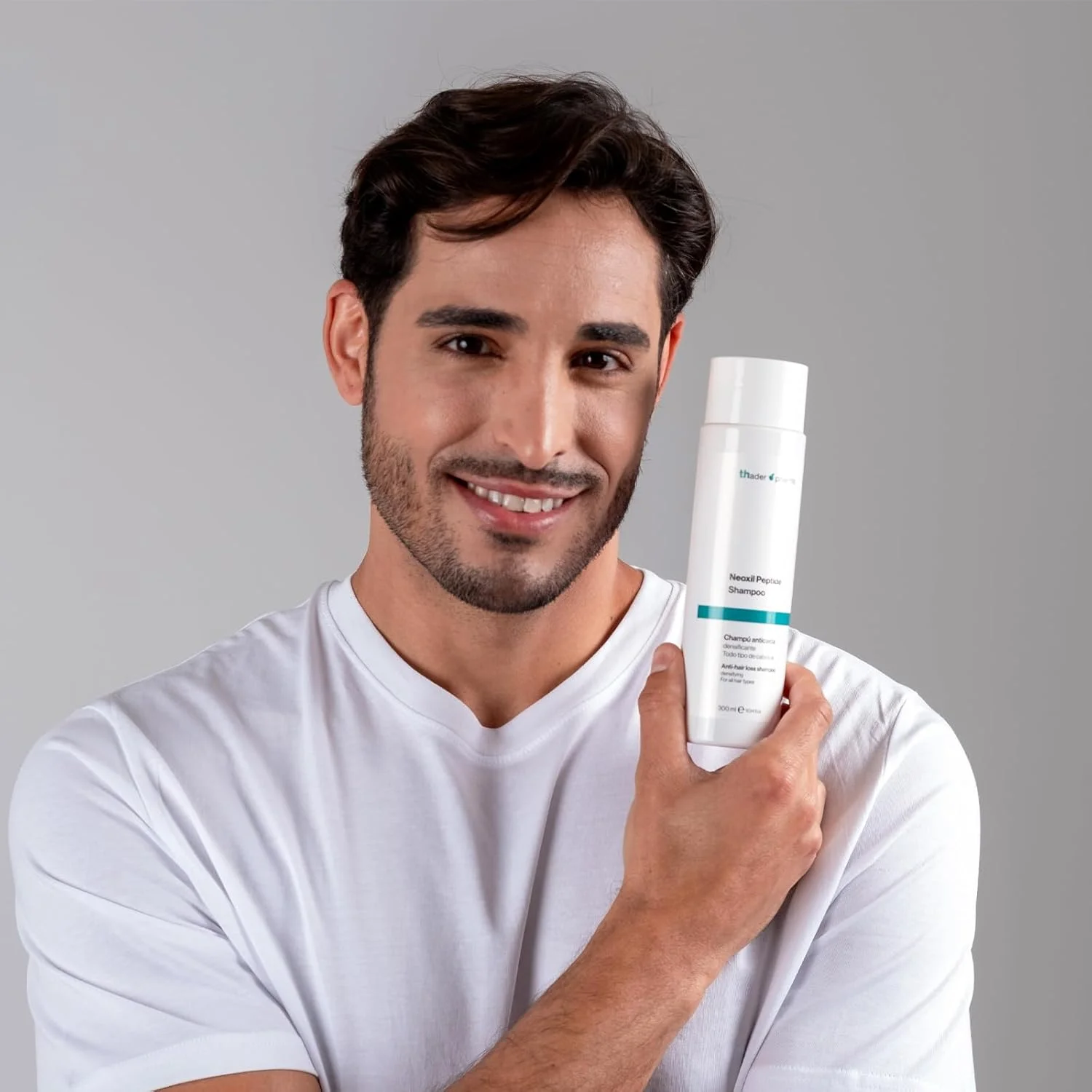 شامپو ضد ریزش مو Thader Pharma حاوی مولتی پپتیدها و پپتیدهای Neoxil، حجم 300 میلی لیتر شامپو ضد ریزش مو Thader Pharma حاوی مولتی پپتیدها و پپتیدهای Neoxil، حجم 300 میلی لیتر