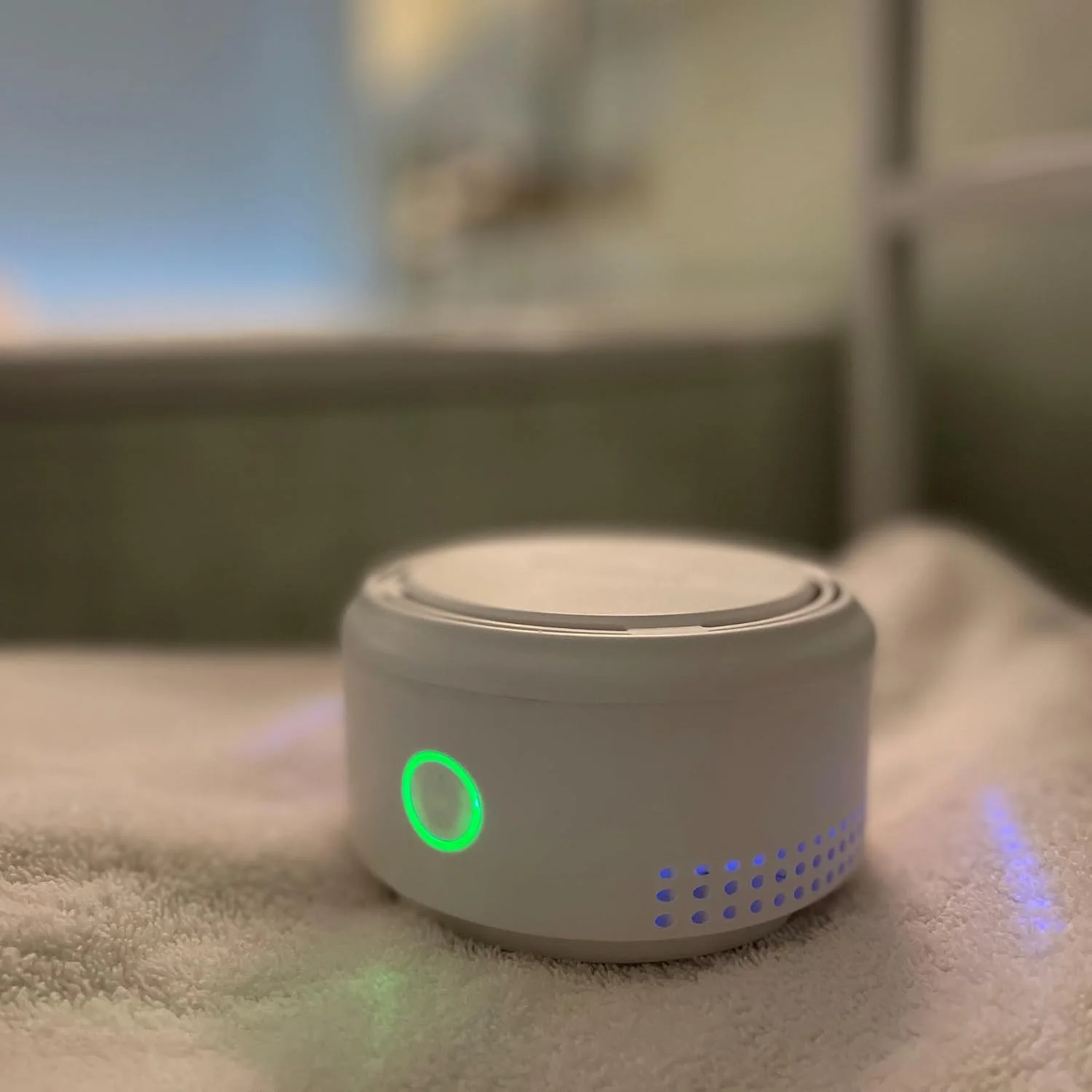 دستگاه تصفیه هوای قابل حمل کیویشن COMPACT TiO2، فیلتراسیون 3 مرحله ای با فیلتر H13 HEPA، TiO2 و کربن، نور UVC، از بین برنده بوی نامطبوع و حذف 99% ذرات معلق در هوا برای خودرو، اتاق خواب، میز کار اداری
