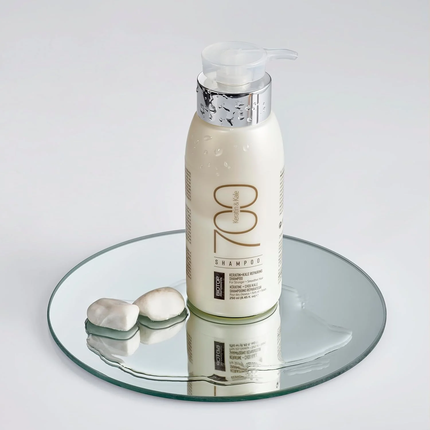 شامپو کراتین + کلم پیچ 700 Biotop Professional حجم 250 میلی لیتر | بابونه آرامش بخش | فاقد پارابن، SLS و سولفات | برای موهای آسیب دیده، زبر یا تحت درمان شیمیایی