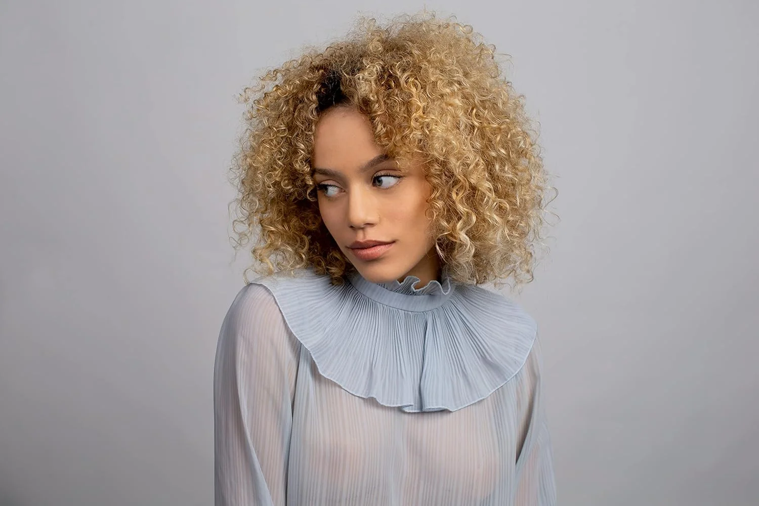 شامپو ترمیم کننده مو حاوی روغن بائوباب آر اند کو مدل On A Cloud، حجم ۲۵۱ میلی لیتر