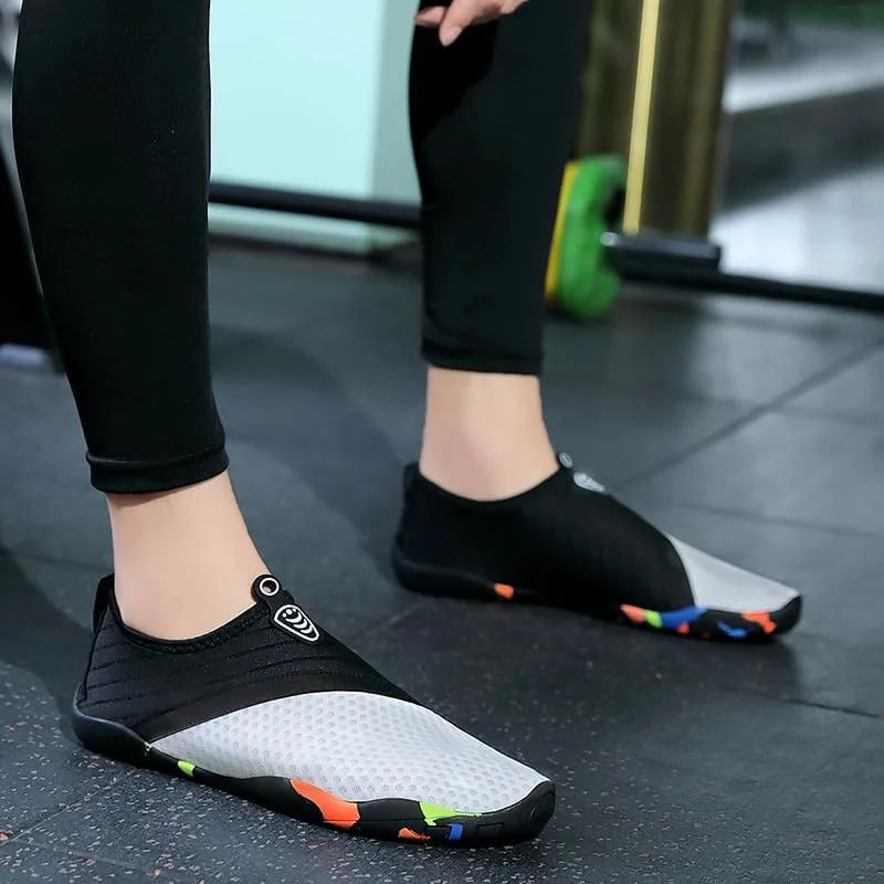 جورابهای آبی ورزشی پابرهنه با قابلیت خشک شدن سریع مناسب شنا، ساحل، استخر، موجسواری و یوگا برای زنان و مردان جورابهای آبی ورزشی پابرهنه با قابلیت خشک شدن سریع مناسب شنا، ساحل، استخر، موجسواری و یوگا برای زنان و مردان