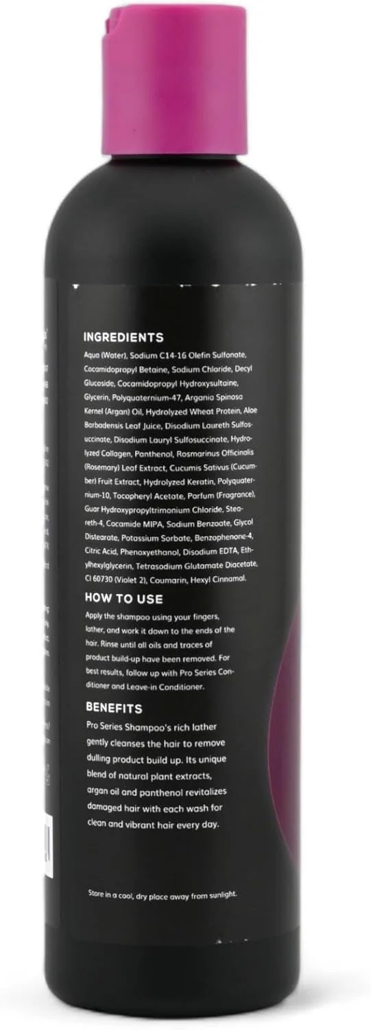 شامپو کلاه گیس سری Pro آزمایشگاه های حرفه ای مو برای همه سیستم ها. این شامپو روزانه بدون سولفات و دارای محافظت در برابر اشعه ماوراء بنفش، محصولات حالت دهنده را شسته و از مو محافظت می کند. از رنگ موی خود بدون خشک شدن محافظت کنید