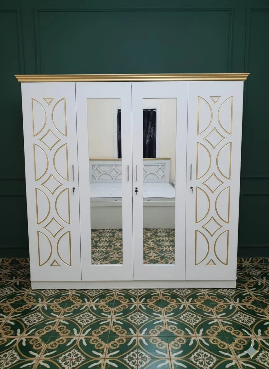 کمد لباس 4 درب با آینه، طرح هندسی سفید و طلایی، دارای 2 کشو، سایز-ارتفاع 200/طول 200/عمق 50، چوب MDF محلی 18 میلی متر