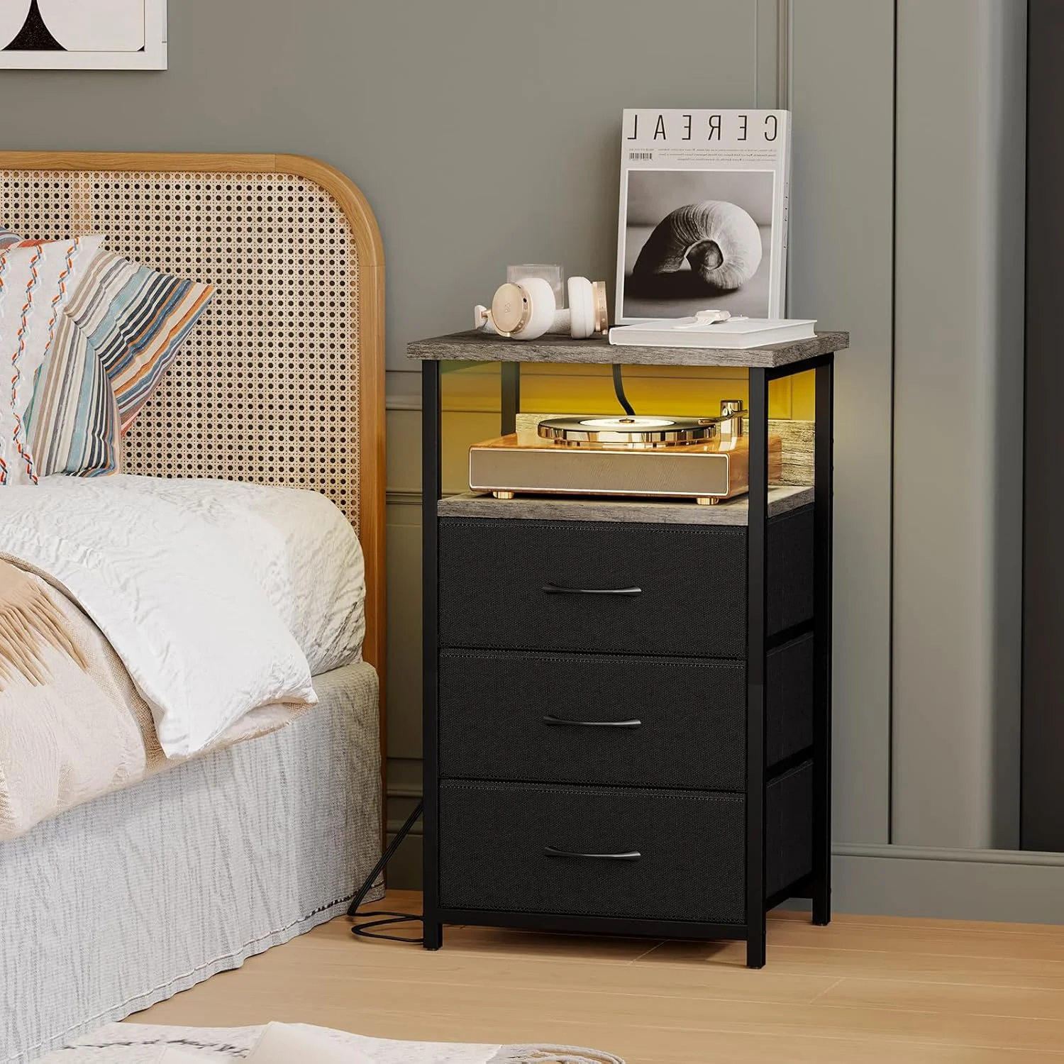 میز پاتختی Fixwal با ایستگاه شارژ، میز کنار تختی LED با کشوهای پارچه ای، میز عسلی با روکش PU، میز کنار تخت خواب، بلوط فرانسوی میز پاتختی Fixwal با ایستگاه شارژ، میز کنار تختی LED با کشوهای پارچه ای، میز عسلی با روکش PU، میز کنار تخت خواب، بلوط فرانسوی