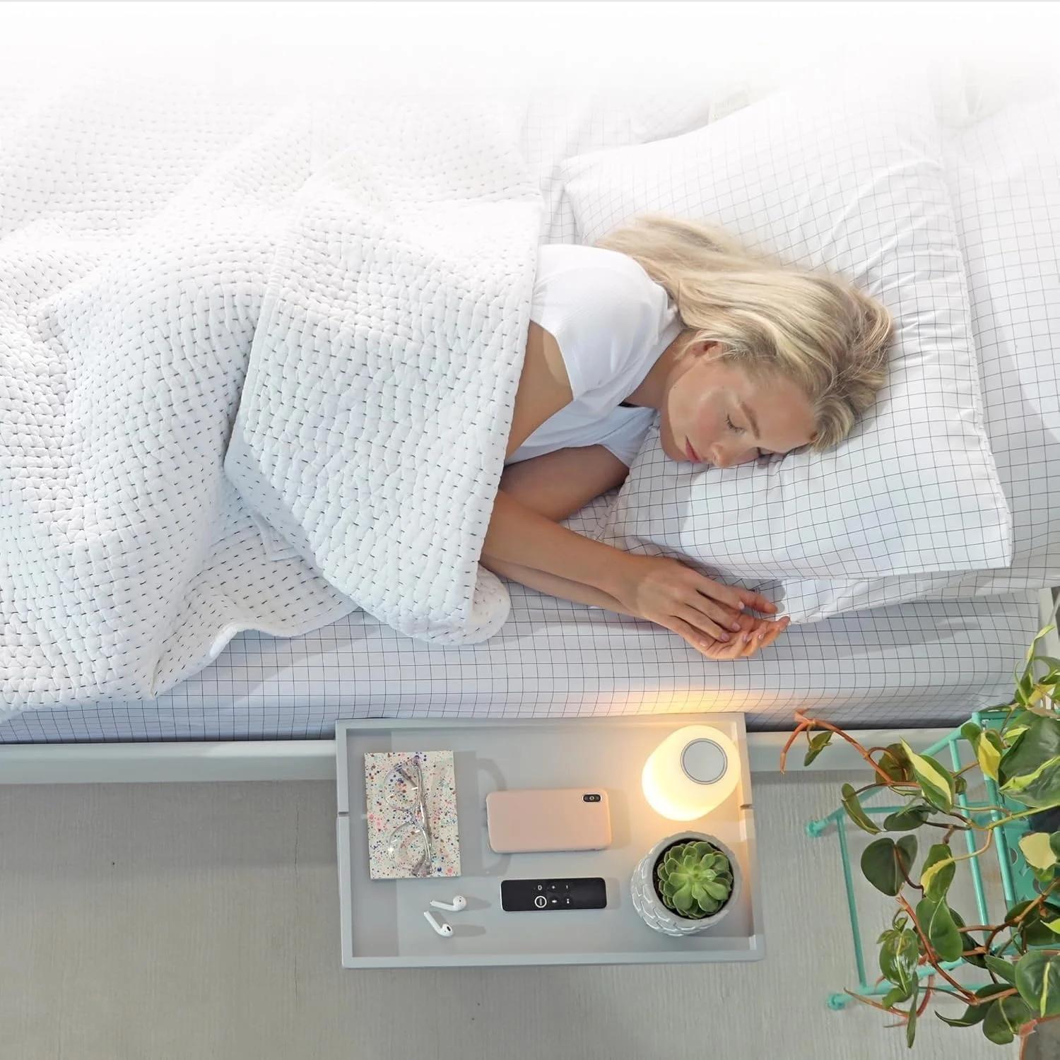 شلف کنار تختی Fohome، میز کنار تختی شناور گیره ای مدرن و سینی شلف کنار تخت خواب، میز کنار تختی گیره ای، سازمان دهنده سینی میز کنار تخت برای خانه، خوابگاه، آپارتمان (سفید)