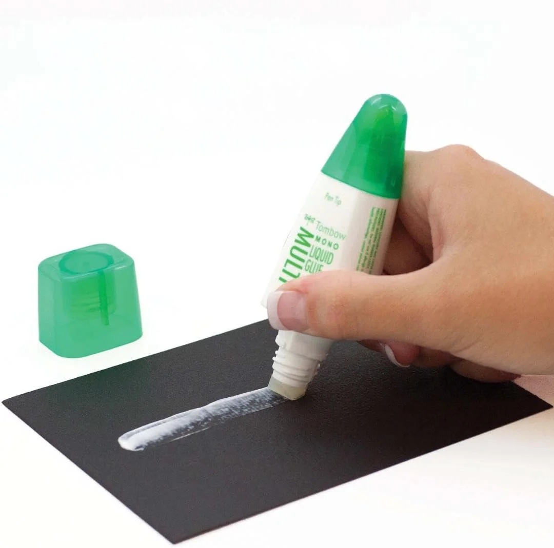 چسب مایع چند منظوره Tombow 62191 MONO، 25 میلی لیتر، بسته 1 عددی. چسب چند منظوره با پخش کننده دو سر برای استفاده دقیق و پوشش کامل